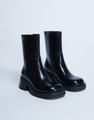 Nina chunky heeled ankle boot in black | Topshop