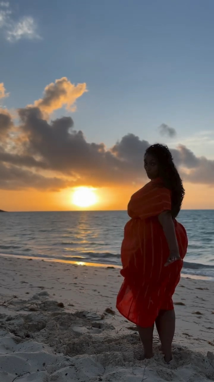 Shaking it to the max in my @swimsuitsforall looks 👙💃🏾✨ Loved these from beach sunrise to jacuzzi nights. What a fun trip! Great location, delicious food, the perfect swimwear, great company and the ladies joining my foolishness 🔥  check story for 🔗 and more 😅🤗
#hostedbyS4A