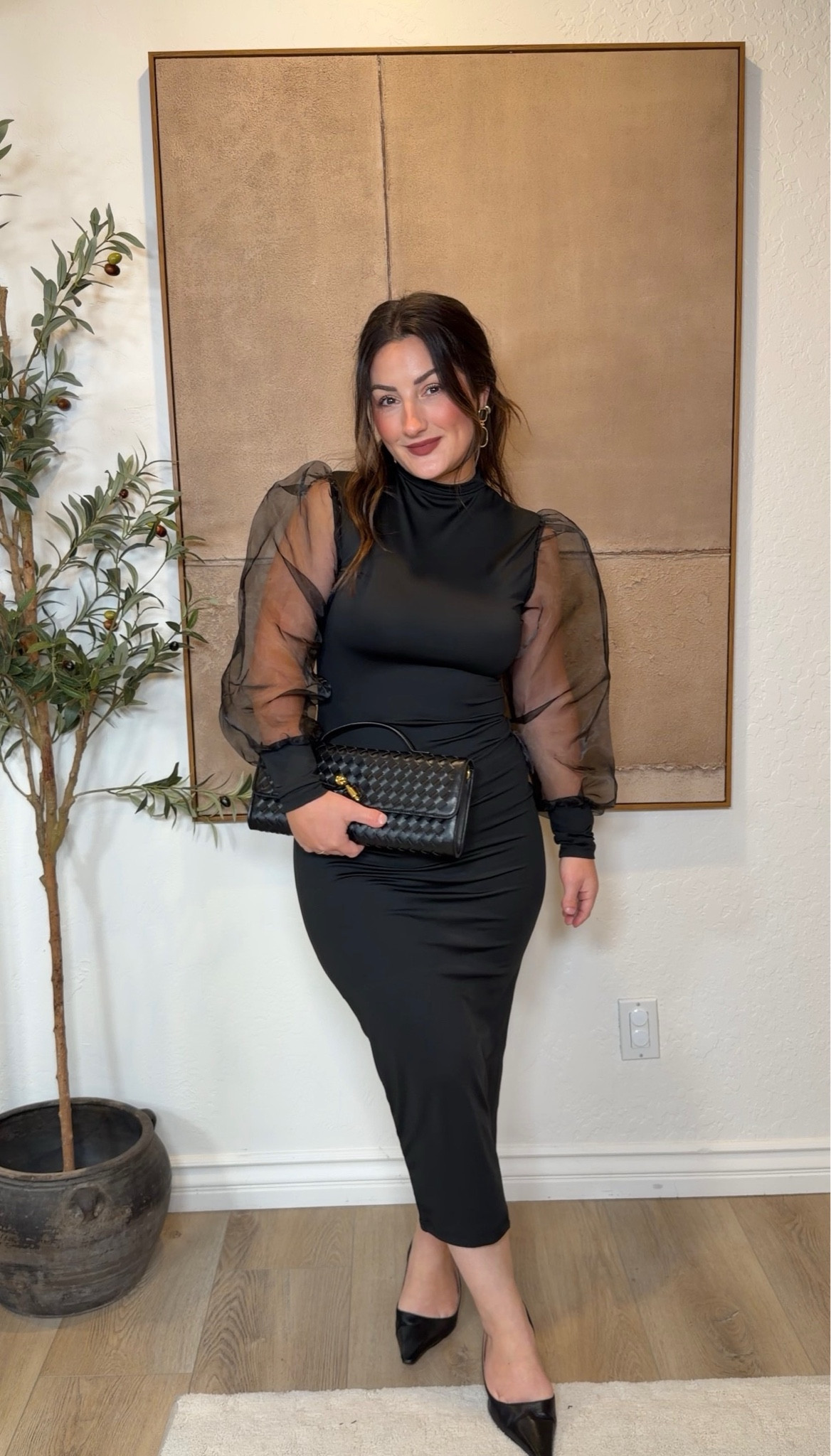 Gorgeous dress with statement mesh sleeves! Size small (5'0" 140lbs)


#LTKFindsUnder50 #LTKPetite #LTKWedding