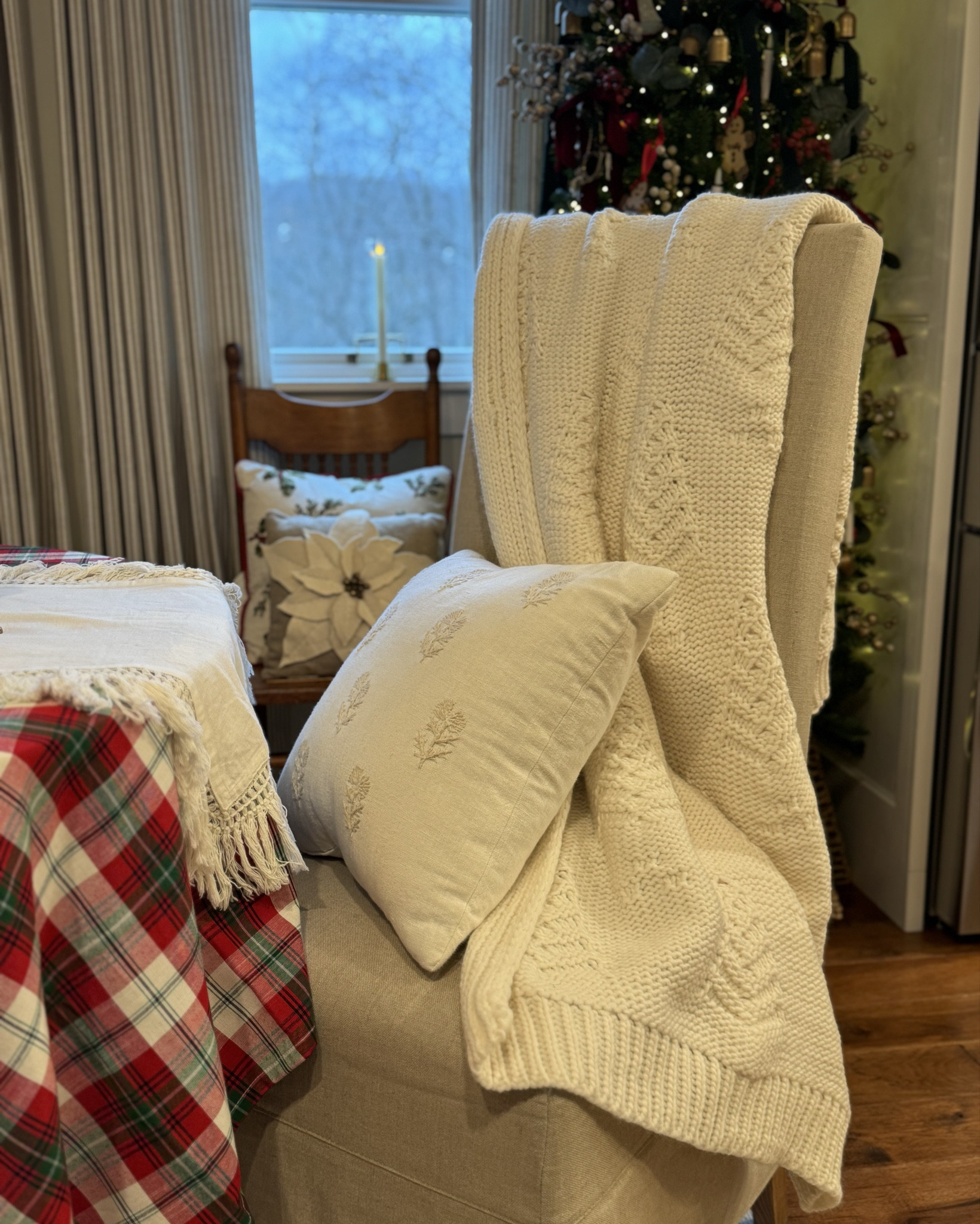 Tree Knit Throw Blanket 
Ivory/ Threshold 

#LTKGiftGuide #LTKHoliday #LTKFindsUnder50