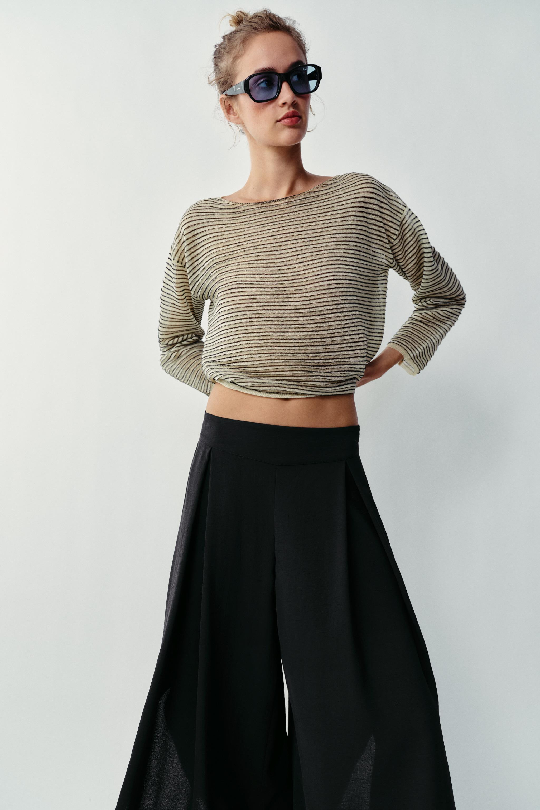 High-waisted pants with front pleats and an elastic waistband at the back. Cropped wide-leg desig... | Zara US