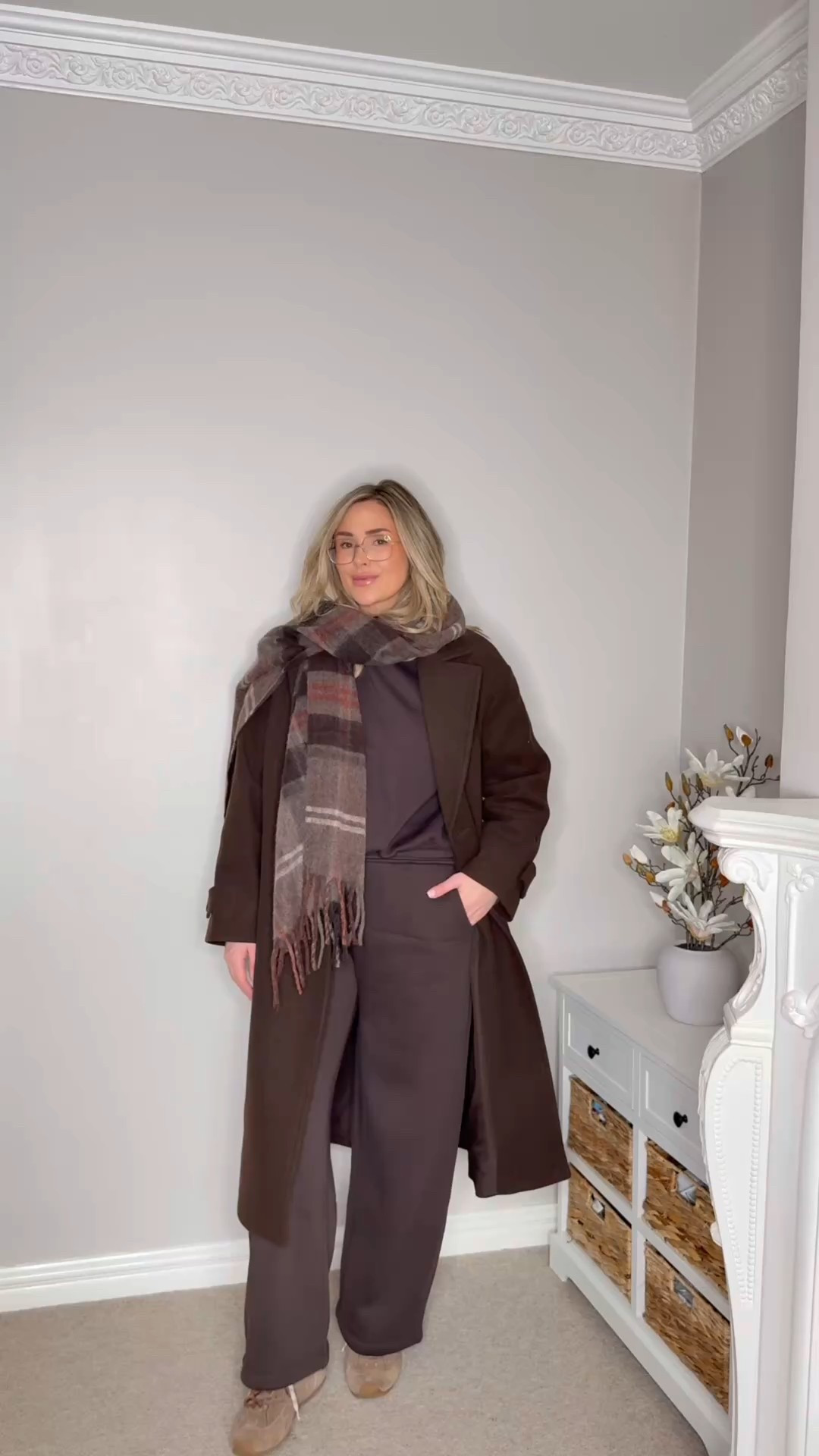 Zara, casual outfits, winter outfit, wide leg joggers, wide leg tracksuit, brown tracksuit, long coat, suede, cream trousers, Abercrombie

#LTKmodest #LTKwinter #LTKstyletip