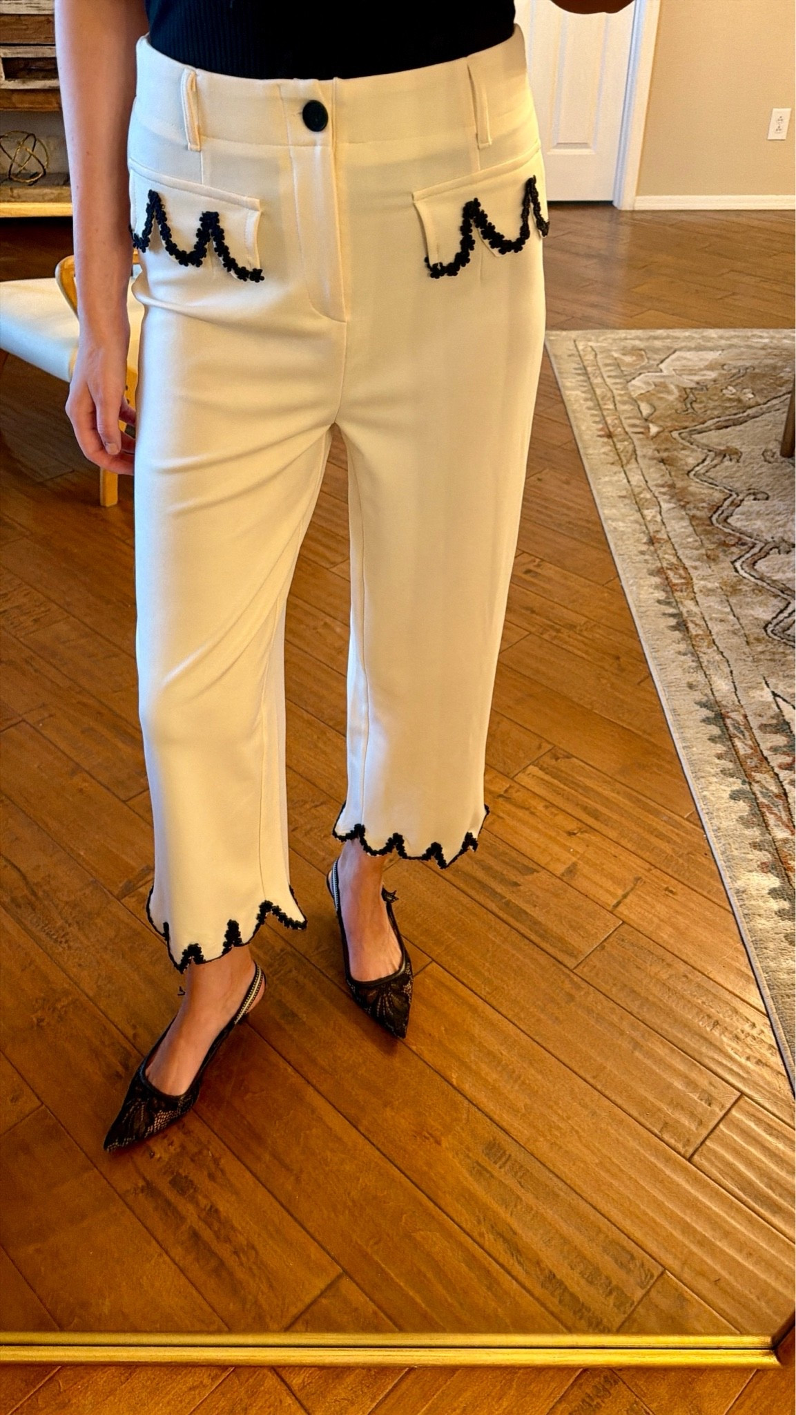 Cropped ruffle pant 🖤 lightweight and perfect for summer!

#LTKdayinmylife #LTKgrwm #LTKootd