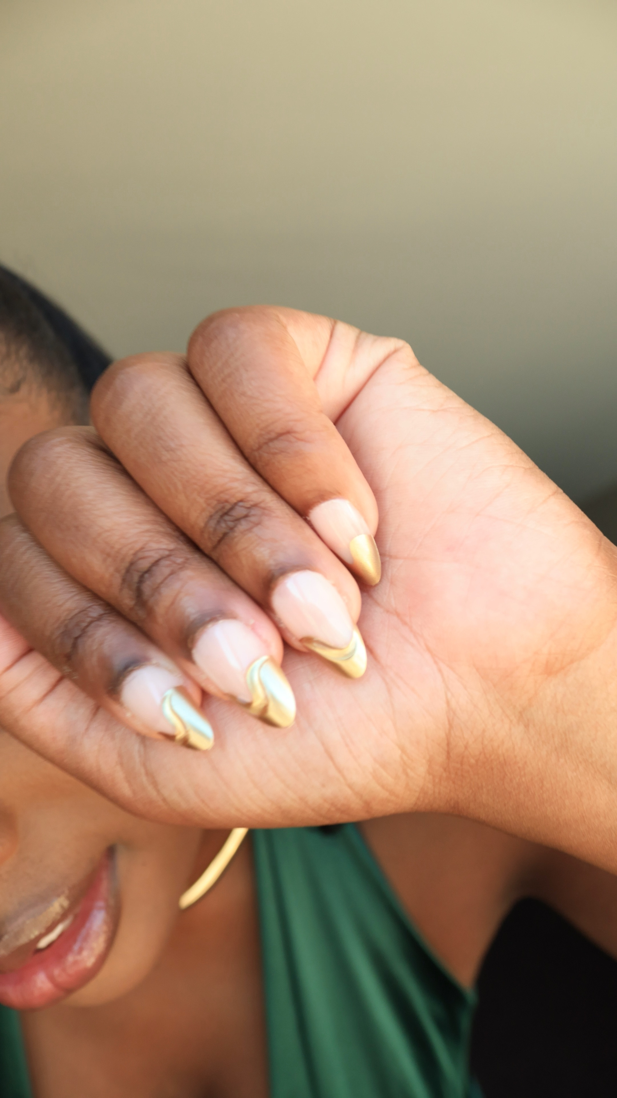 The perfect holiday nails and they’re only $10b 

#LTKSeasonal #LTKHoliday #LTKBeauty