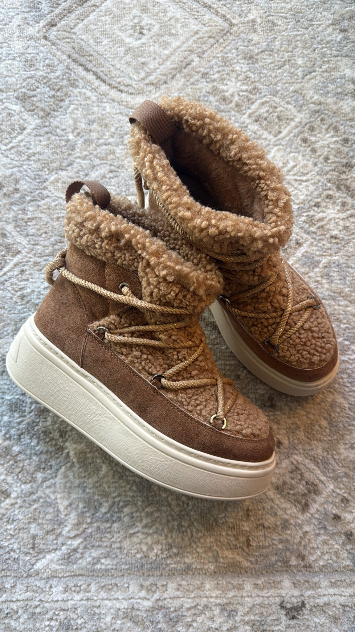 Shearling winter boots ❄️