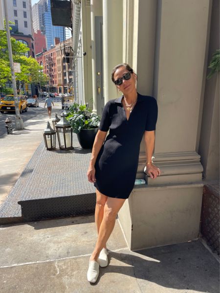 This easy, throw-on-and-go @everlane dress epitomizes summer-in-the city-chic. P.S. It works beautifully OOT too! @everlane 