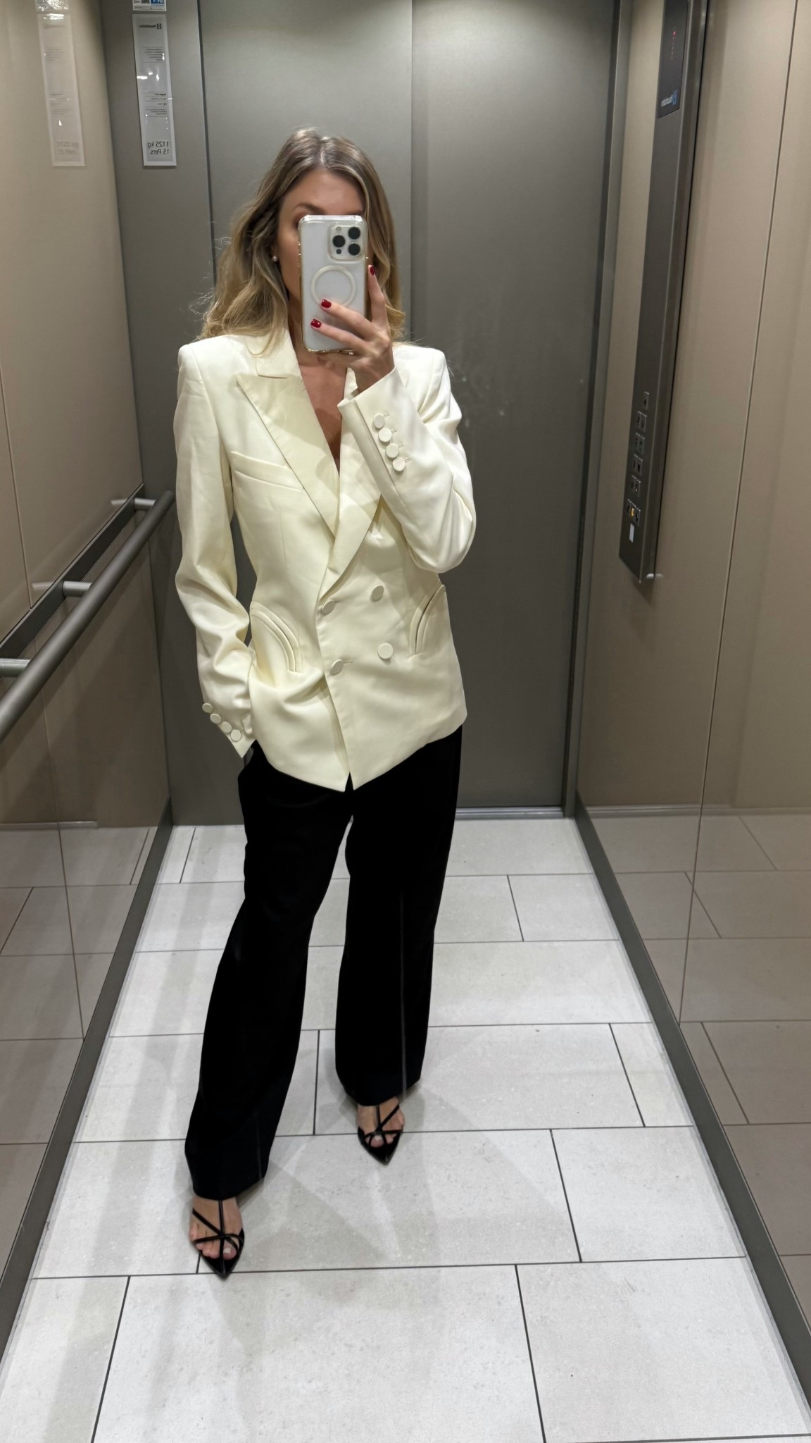 Blaze Milano blazer 
Sale 
Uniform 
Office look 

#LTKstyletip #LTKautumn #LTKworkwear