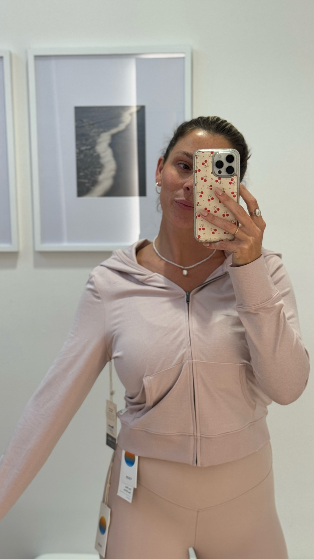 What’s better than an overcast fall day? Visiting the new @vuoriclothing storefront in Park City. I'm loving all their cozy pieces, I’ll be here often! #tryon #parkcity #utah #vuoripartner