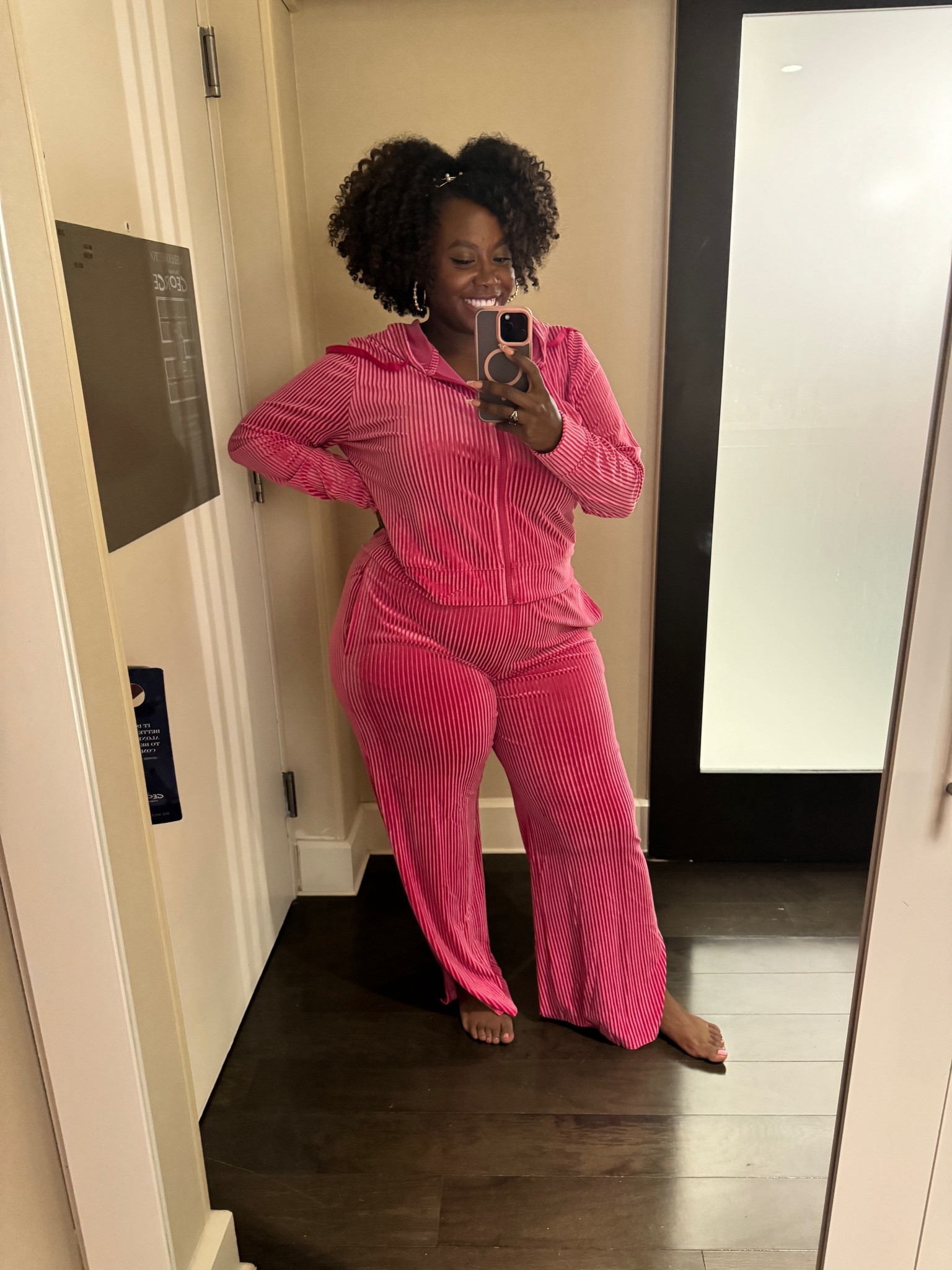 This velvet lounge set is on sale TODAY at Target !! It’s sooo comfy and soft! It’s would be a great gift for her! 

#LTKHoliday #LTKfindsunder50 #LTKstyletip