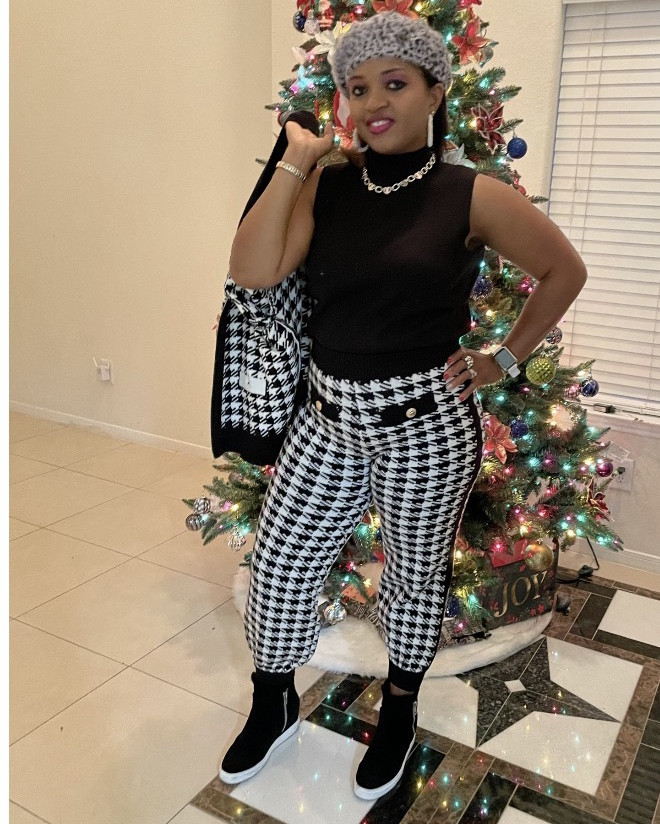 Sweater weather styles
Size 12-14
Bust 38C
Waist 33 inchess
Hips 47 inches
Height 5.5 inches

#LTKHoliday #LTKdayinmylife #LTKootd