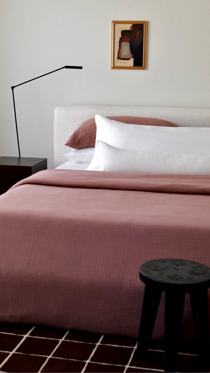 This fig and deep brown moment from @onequince is everything. Romantic, rich, and effortlessly elegant.

#pinkaesthetic #stylingideas #bedroommakeover #cozyathome