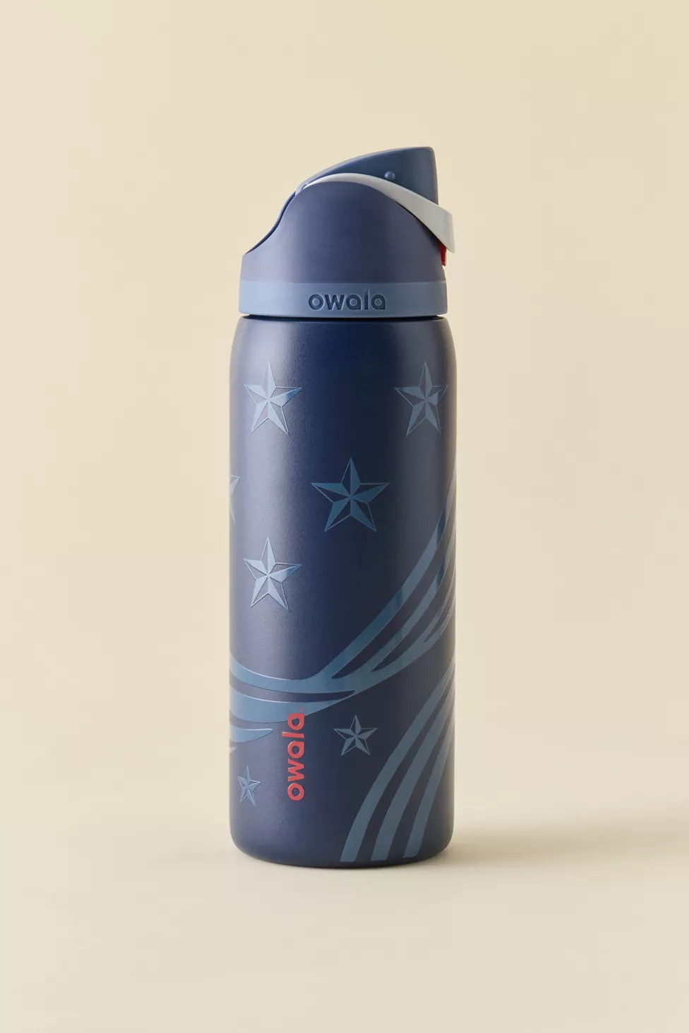 Owala FreeSip Soccer Collection 32 oz Water Bottle | Urban Outfitters (US and RoW)