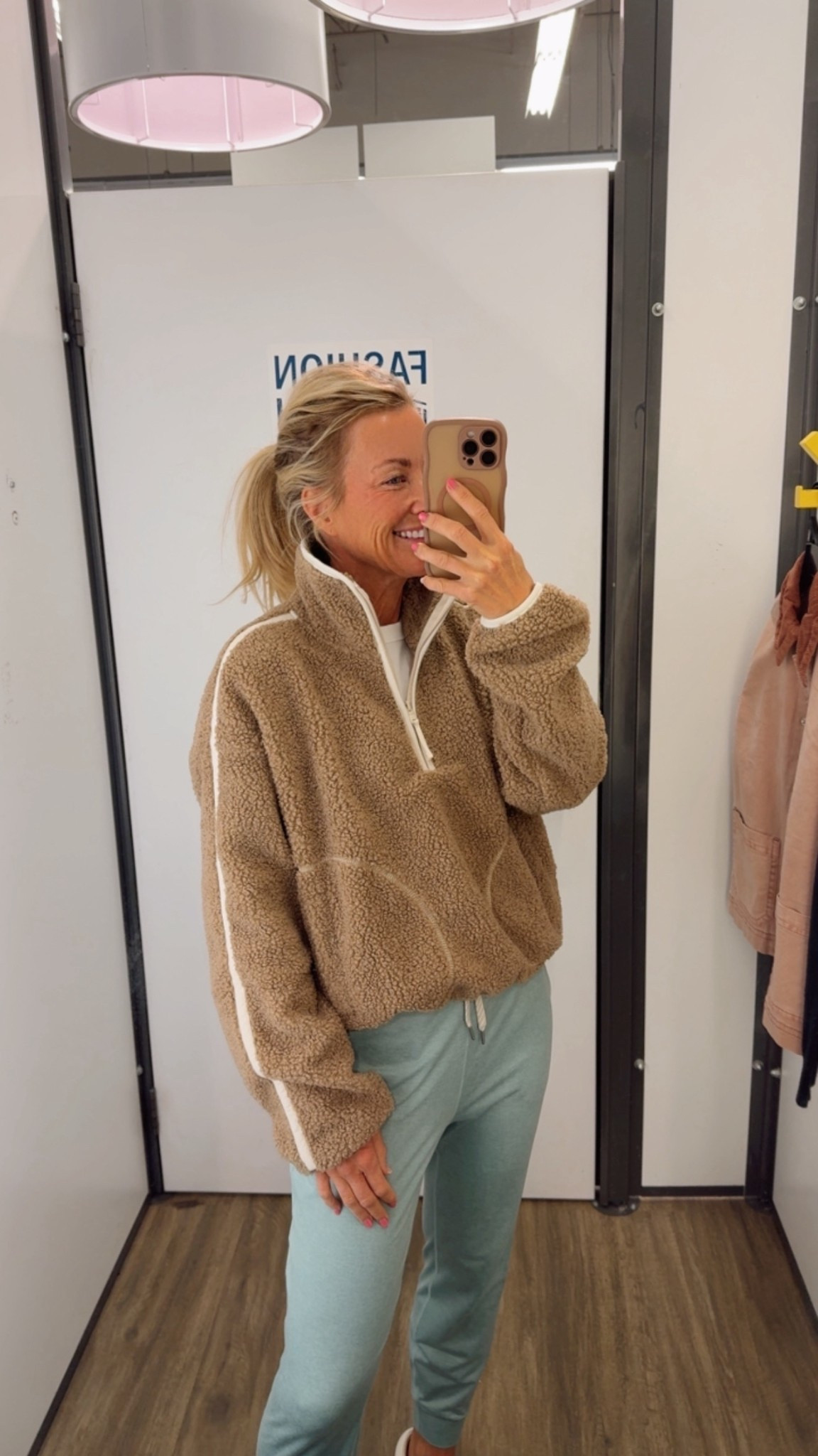 Size: XS
Old Navy finds, coming in hot!

#LTKOver40 #LTKFindsUnder100 #LTKActive