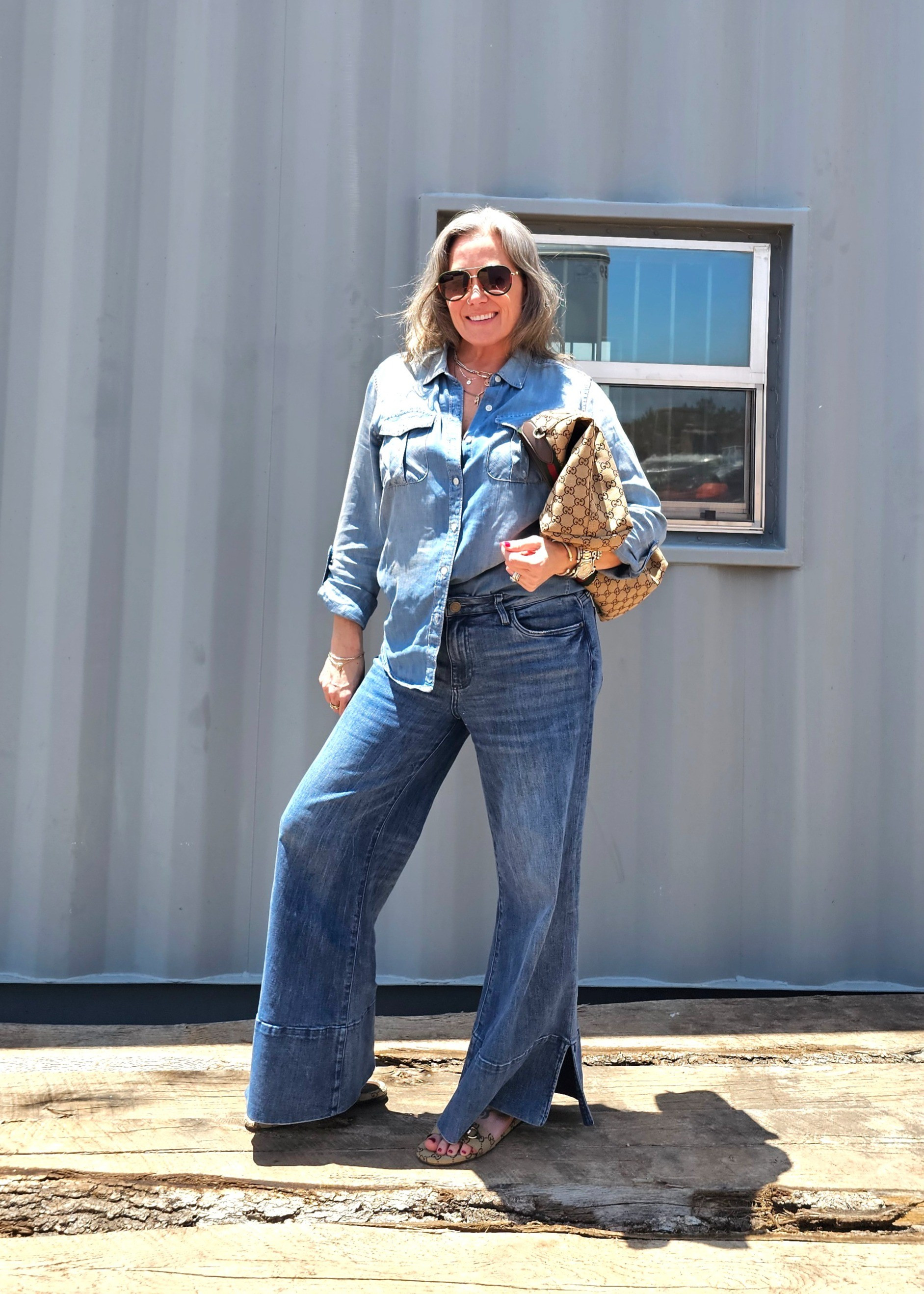 Denim on Denim. YES PLEASE!! Such a timeless classic look. These have been my favorite @Kutfromkloth Jeans for years now and this chambray top is such a winner in my wardrobe! AND these @gucci accessories are my go to’s recently! #denim #kutfromkloth #staplepiece #gucci