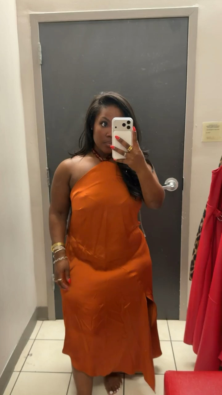The perfect vacay/ summer dress 🧡

Ashley Graham collection at JCPenney is perfect for my plus-size baddies - goes up to 5x and 30w online and in-store! 🙌🏾

Dress: Size 14W

Linking the rest of my JCPenney haul below! 

Summer outfits, vacation dresses, summer outfits, zebra print, Emmy Petit