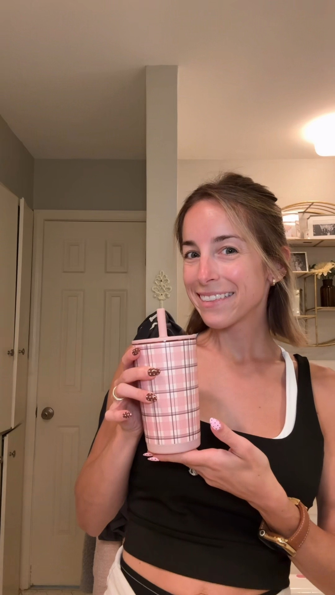 Unbox the cutest @HydroJug with me!



Plaid, fall style, Hydrojug, fall aesthetic, water

#LTKmomlife #LTKgrwm #LTKselfcare