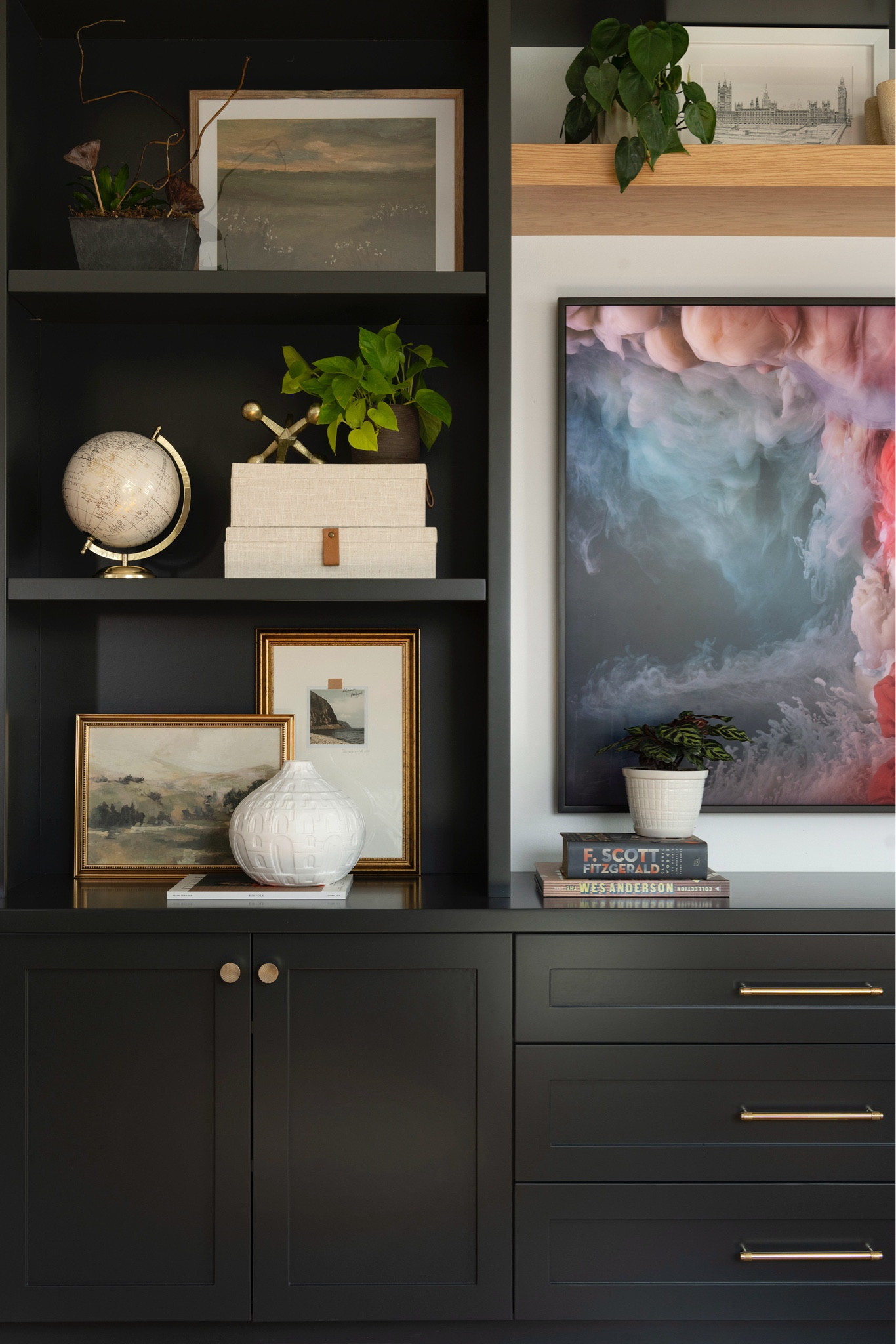 Shelf styling at The Jersey Avenue 🤍

#LTKhome