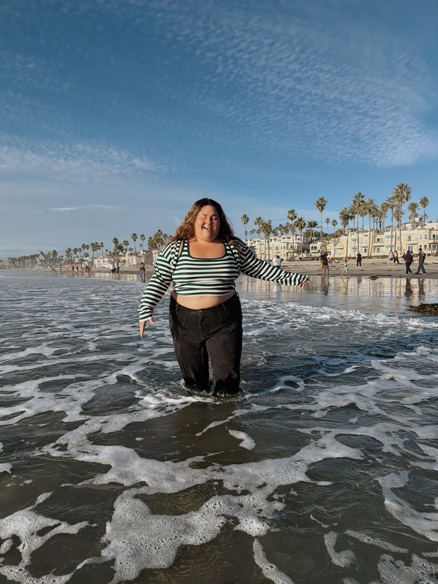 plus size outfit size 20 5’2 
- shrug: Klassy size 3X 
- brami tank top: Klassy size 3X 
- low rise baggy jeans: Abercrombie size 36 short 

#LTKPetite #LTKMidsize #LTKPlusSize