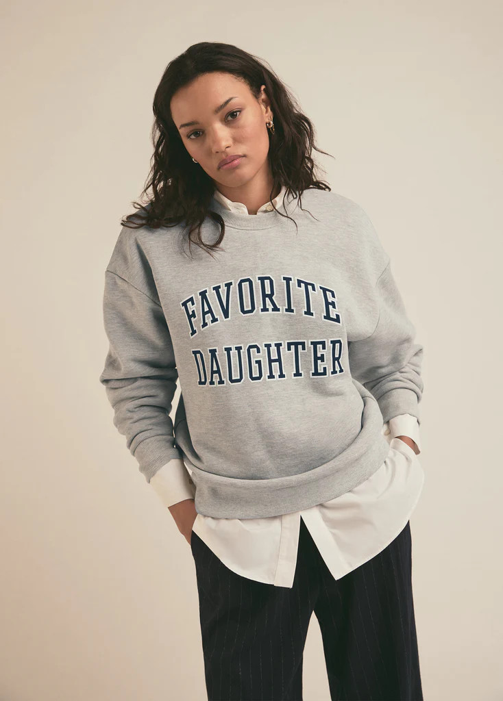 THE COLLEGIATE SWEATSHIRT | Favorite Daughter
