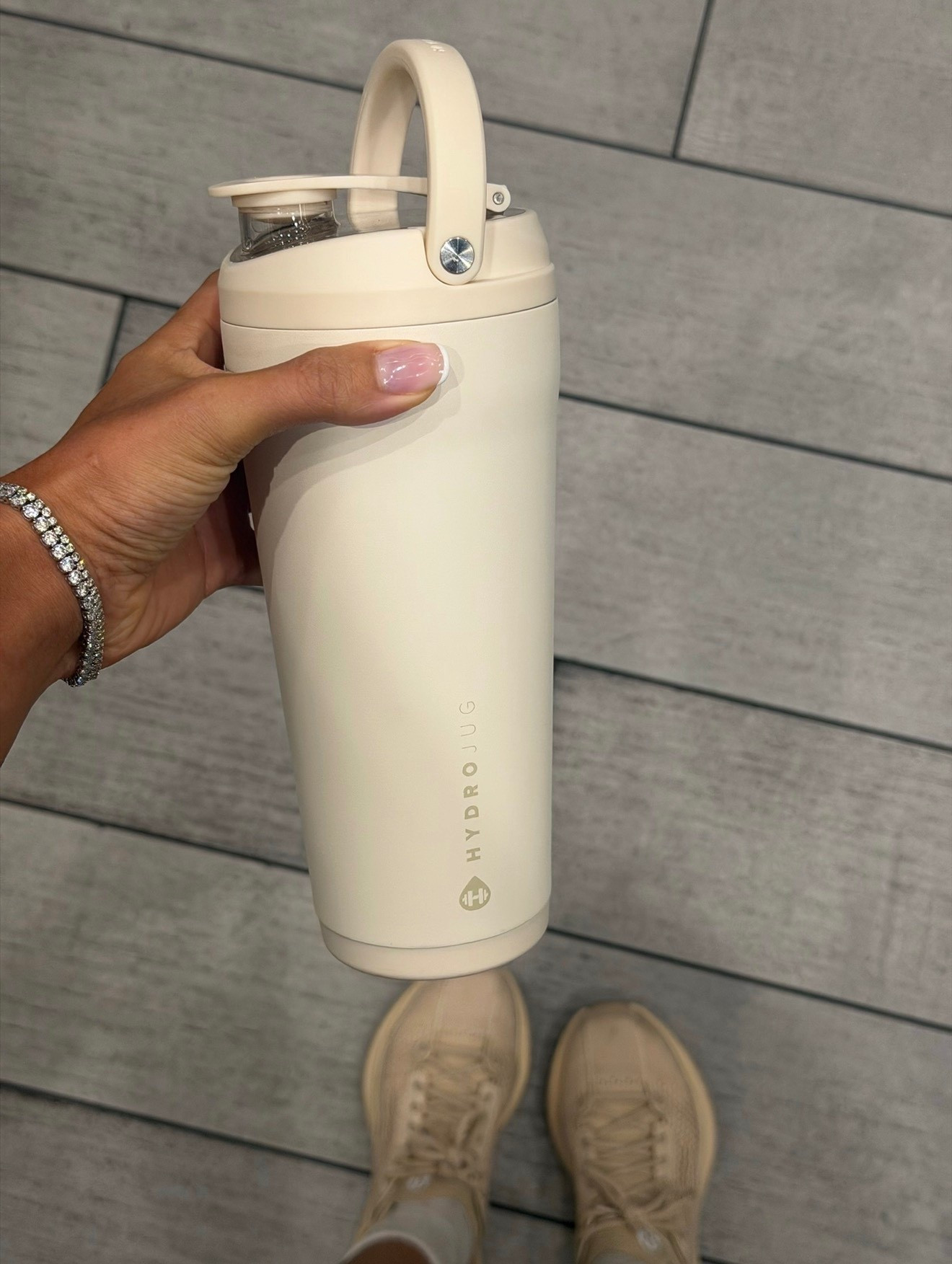My go-to stainless steel shaker for protein shakes, greens, and daily supplements. Keeps everything cold, mixed, and so easy to carry 🤍🔗💪🏼 #HydroFlask #ProteinShakes #WellnessEssentials #FitnessFinds #DailySupplements #HealthyRoutine #GymEssentials #LTKFinds

#LTKfitnessgoals #LTKActive #LTKmorningroutine