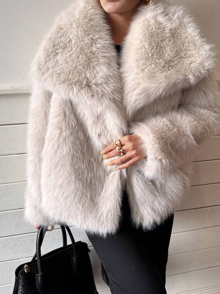 Beige faux fur coat | SHEIN
