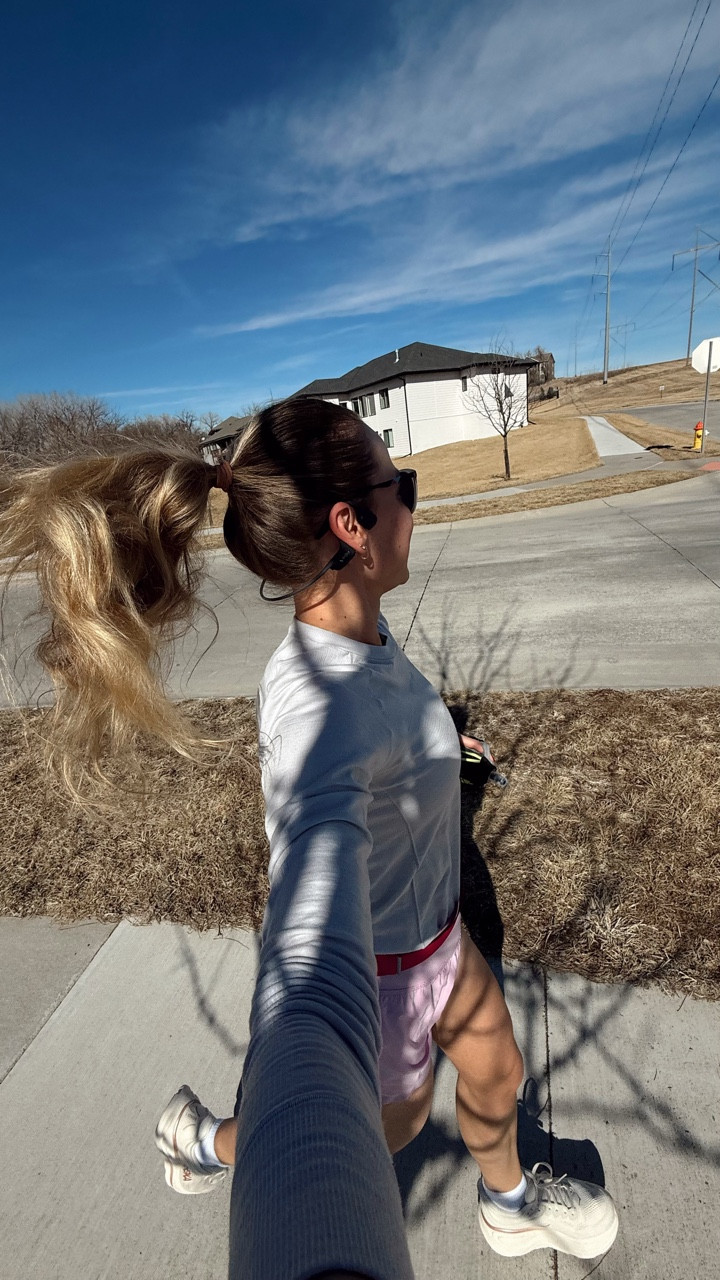 Recovery run, because adult life needs a cooldown.

60°F in February, sunny, quiet streets, I was soaking it all in.
3.25 miles at an easy pace, just enough to reset my head and feel human again.

What’s your “cooldown” after a hard week, a slow run, a walk, a nap, or a coffee?

#recoveryrun #easyrunday #runningcommunity #runnersofinstagram #halfmarathontraining