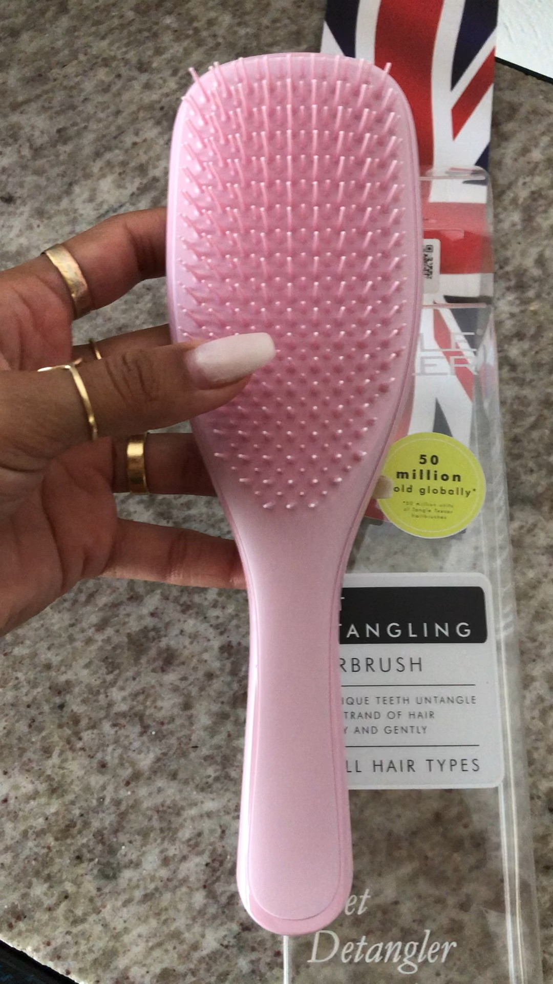 The Wet Detangler permite firmeza e facilidade ao desembaraçar o cabelo molhado, já que possui maior elasticidade e com isso, diminuindo a quebra do fio.  Eu amo e vocês !?💜🫶

#LTKbrasil