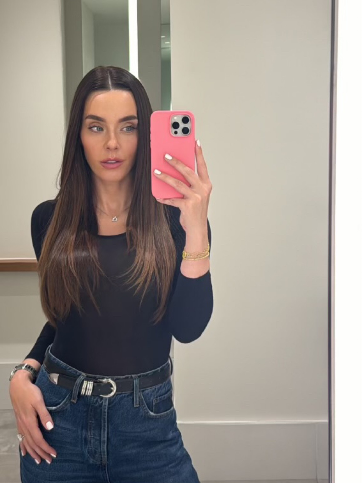 The best bodysuit for your capsule wardrobe. Can’t get enough 🖤