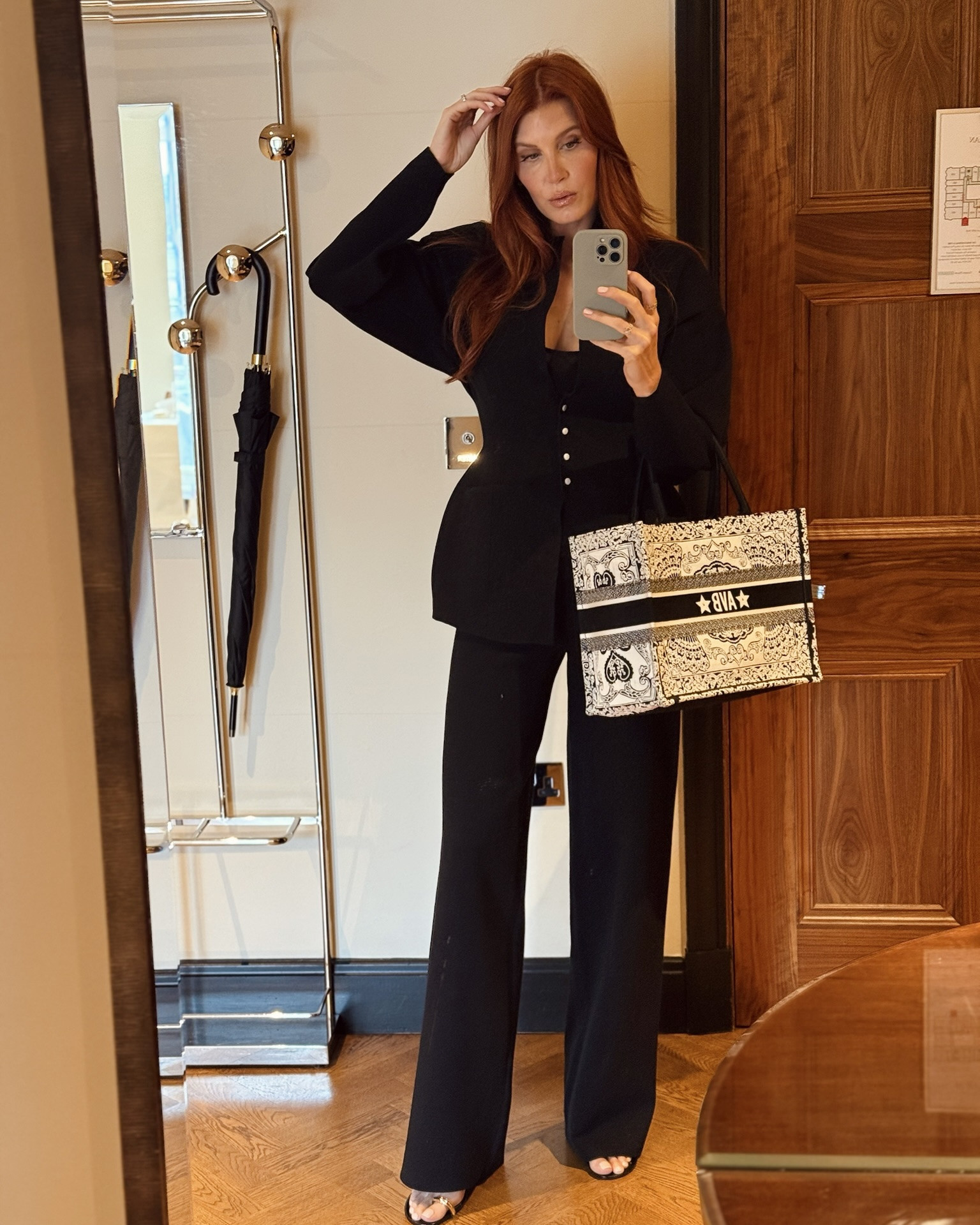 First full day in London and straight into meetings. This entire look is Helsa, and I’ve been saving this knit blazer for the trip. The shape through the waist is so flattering, and I love the ladylike structure.

It’s pretty low cut so I added a tank for business meetings.

#LTKgrwm #LTKootd #LTKWorkwear