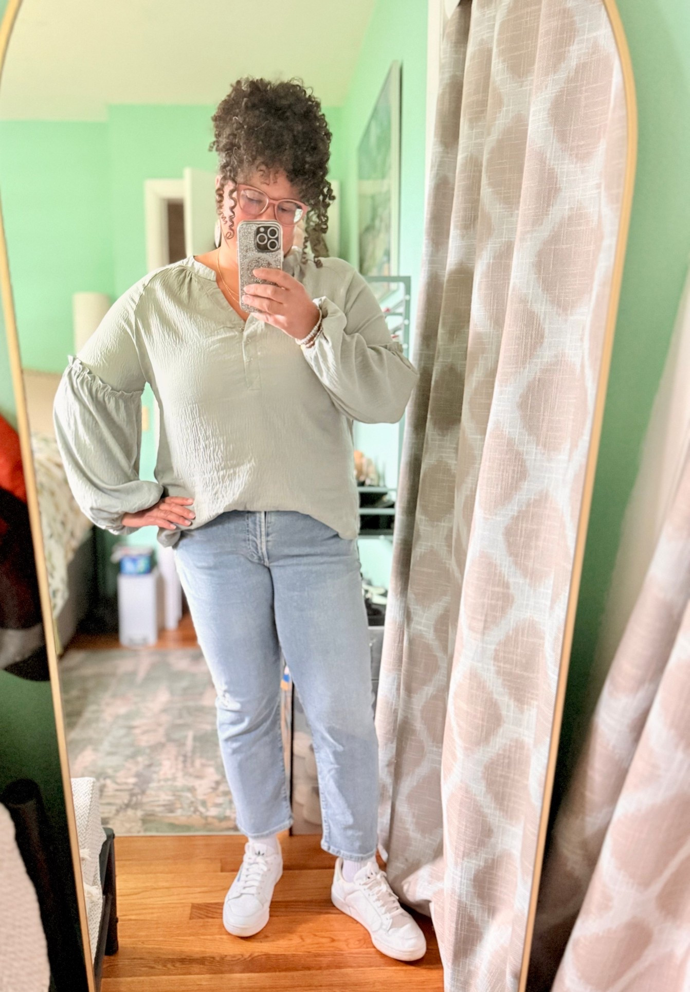 My late summer Saturday style. #gifted

This casual balloon sleeve top was gifted from Amazon in exchange for my honest review.

I paired it with these light wash straight leg cropped jeans and sneakers I’ve had for a few years, for looking cute while on the go. 

The top is a XXL.

#LTKOver40 #LTKMidsize #LTKFindsUnder50
