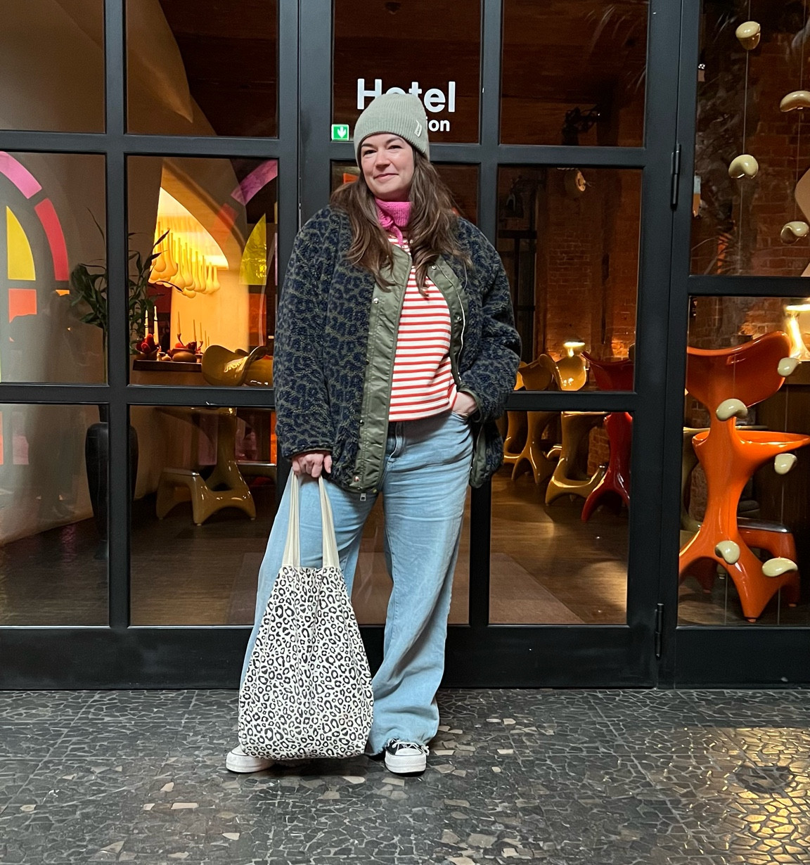 Leo Bomberjacke zu weiter Jeans und Plateau Sneaker für ein Mödelsfrühstück. Jacke: Vivi Mari #jeans #armedangels #fairfashion #pinkepankstyle #sneaker #stockholmstyle 

#LTKmidsize #LTKeurope