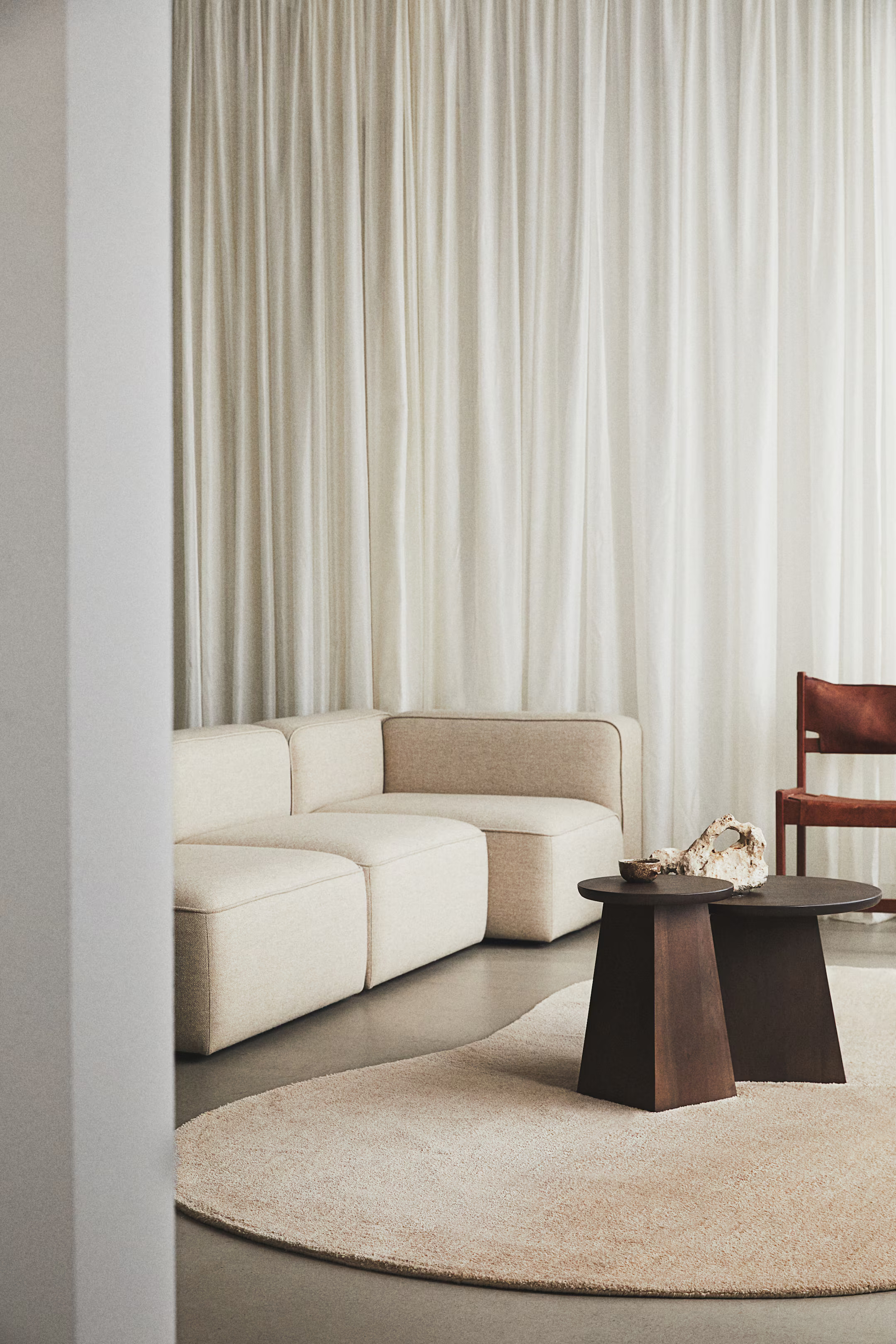 Large Asymmetric Rug - Light beige - Home All | H&M US | H&M (US + CA)