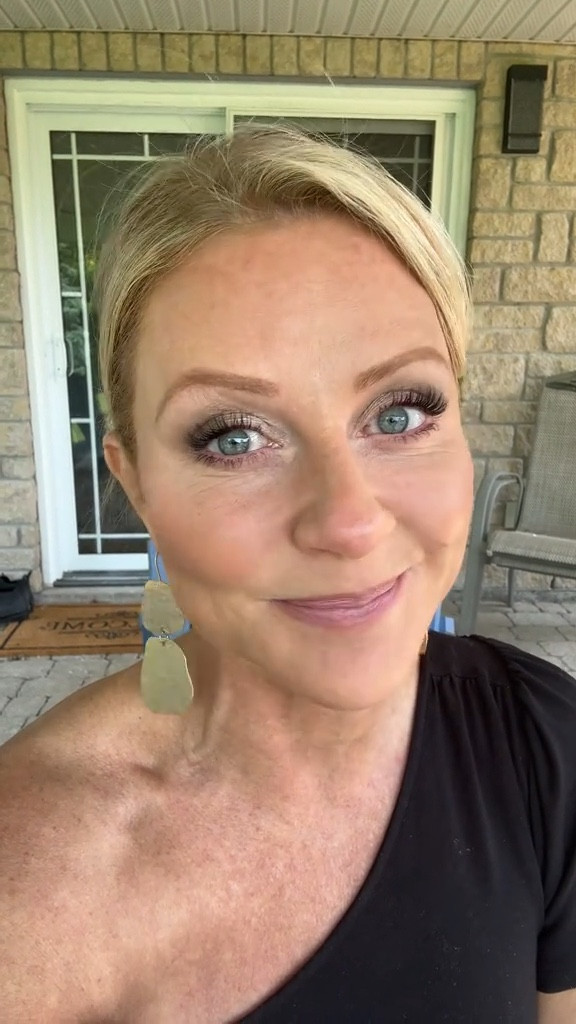 Makeup Look of the Day!
I pulled out my L’Oreal True Match Nude Serum Foundation for this one—and I have thoughts! Despite the name, it doesn’t really feel like a serum to me. The texture is thicker than I expected, more like a skin-finish foundation with decent coverage. It wears nicely, but I wouldn’t call it fluid or lightweight like most “serum” formulas.

What’s your experience with this one? Do you think the name fits the formula?


#LTKcanada #LTKbeauty #LTKover50style