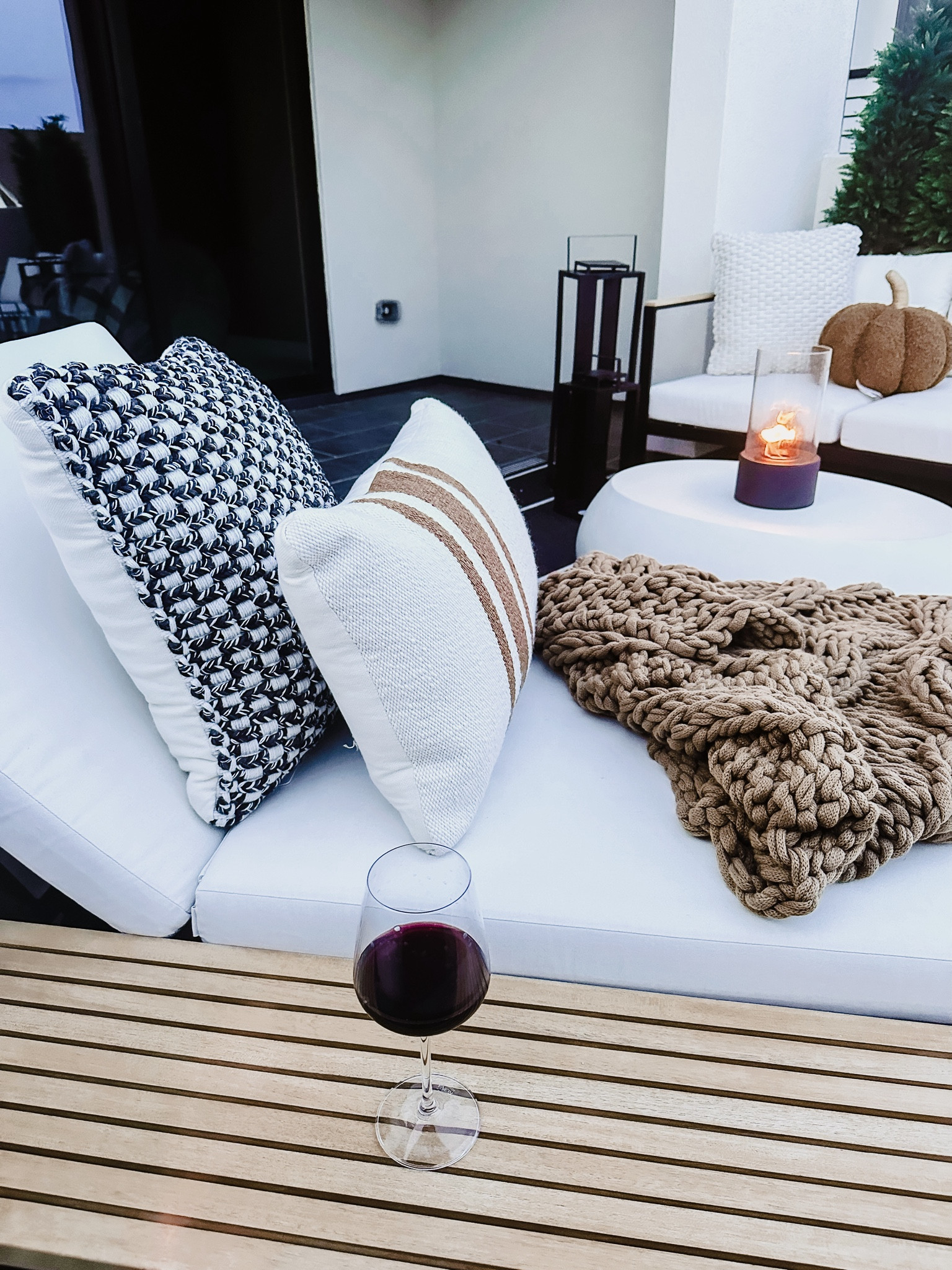 Cozy fall season is here! Fall patio decor is a vibe 🍂

#patio #cozyseason #homedecor #interiordesign

#LTKHome #LTKHalloween #LTKSeasonal