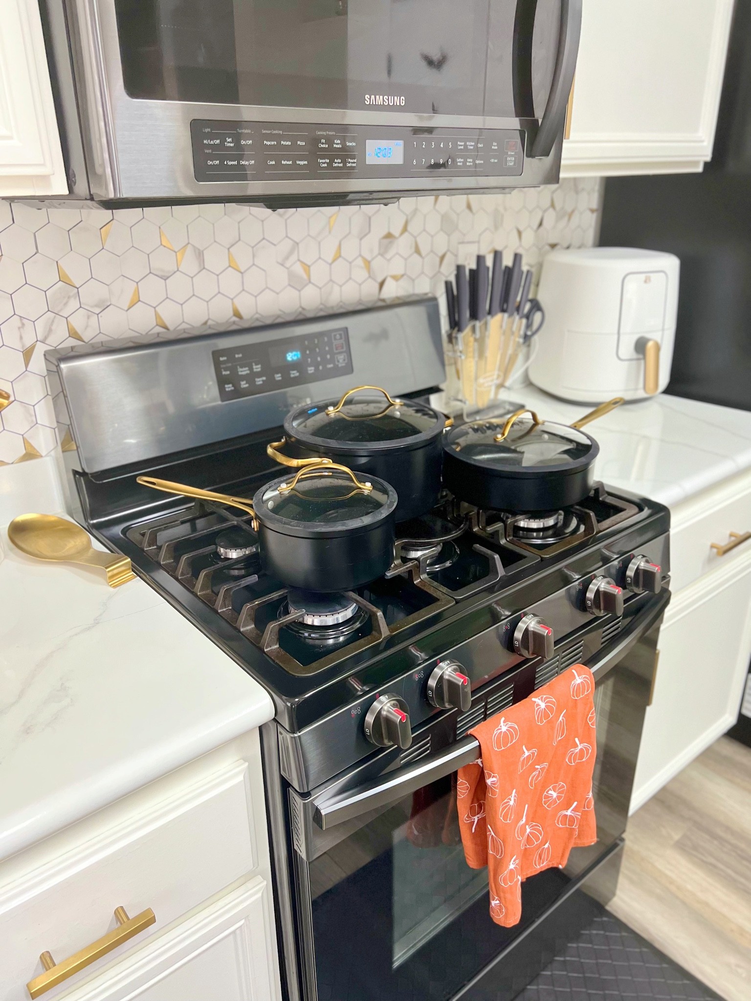 Black, White & Gold Kitchen ✨🖤🤍

#LTKstyletip #LTKhome #LTKHoliday