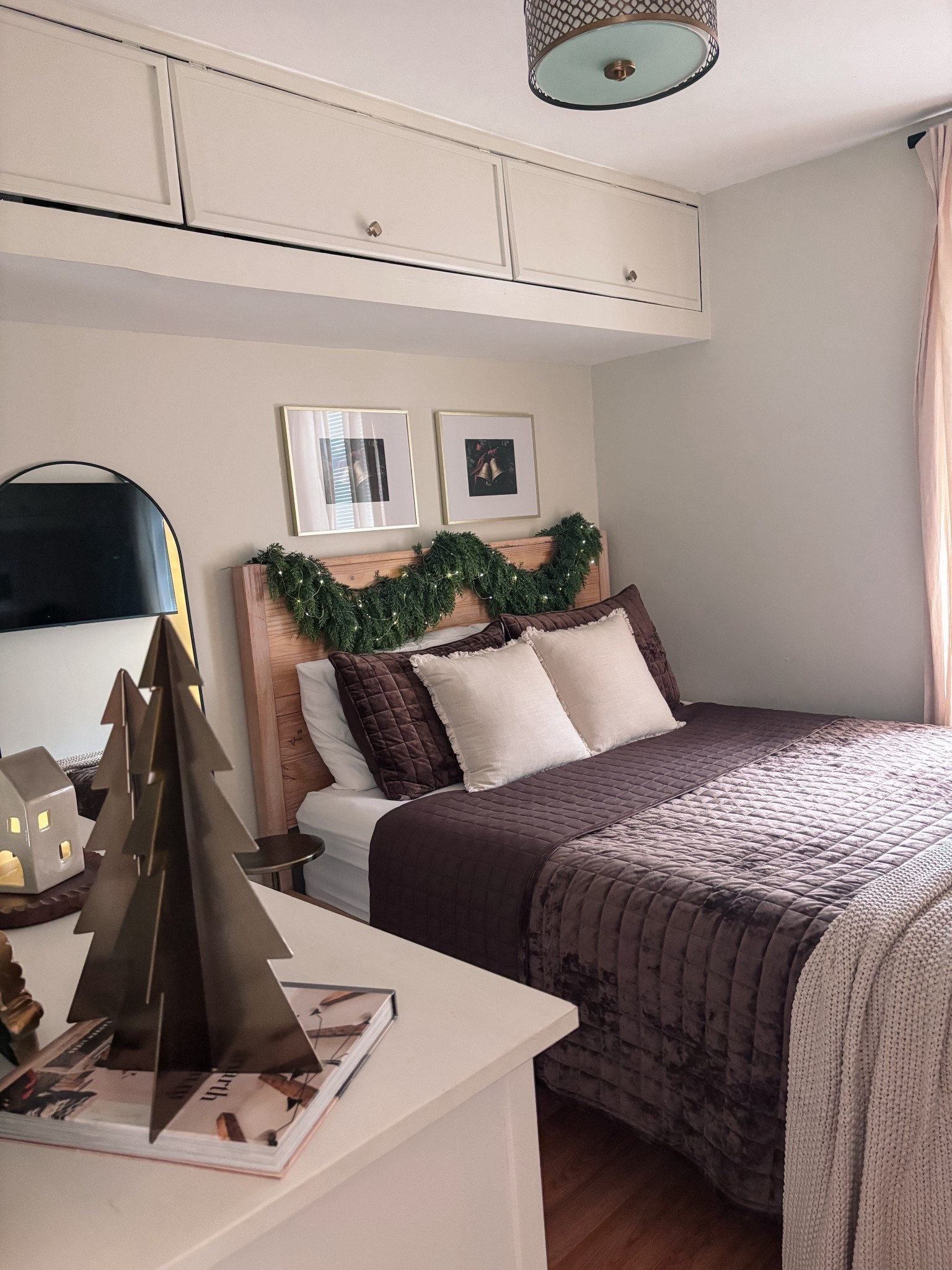 Holiday bedroom decor