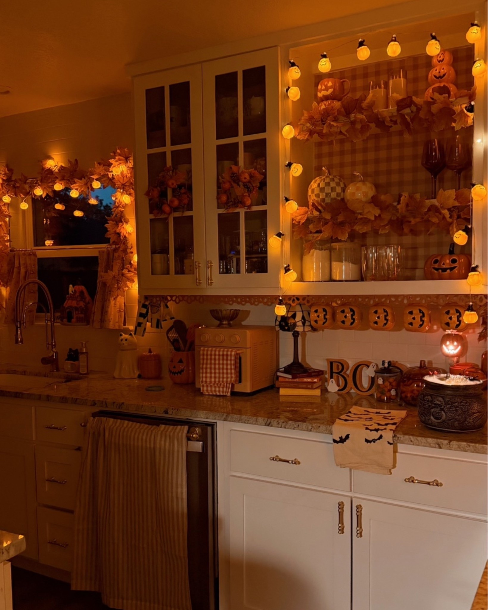 Halloween kitchen decor!