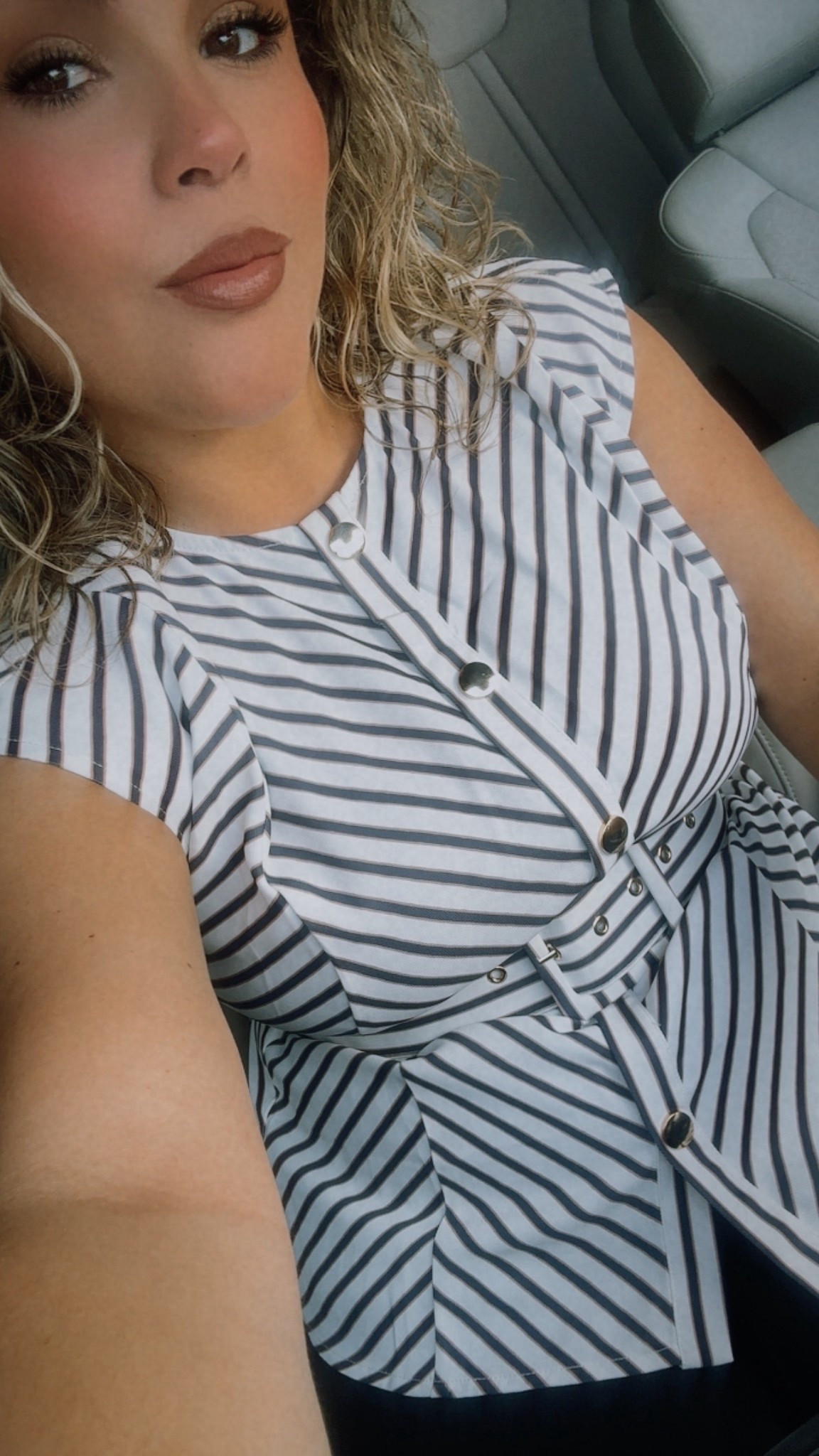 Beautiful top wearing size M 

#LTKStyleTip #LTKPetite #LTKBeauty