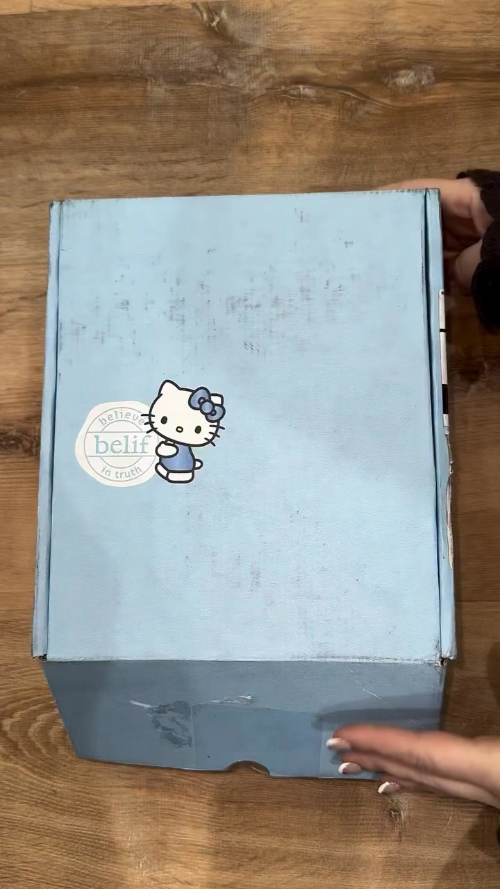 It’s a purr-fect day for a Hello Kitty unboxing!
Hydrating your skin has never been cuter thanks to Belif X Hello Kitty Aqua Bomb Hydrating Eye & Moisturizer Duo Set
@belif True Cream Aqua Bomb hydrates, plumps, and has a bouncy, jelly texture. And their Aqua Bomb eye gel cools, depuffs, and reduces the appearance of eye bags and dark circles. You can find this set @sephora ! 
#sephorahaul #hellokittymerch #beliefskincare 
Viral finds 
Sephora haul 
Beauty unboxing 
Kawaii
Hello kitty skincare 
Sanrio cuteness 
Hello kitty bag charm
