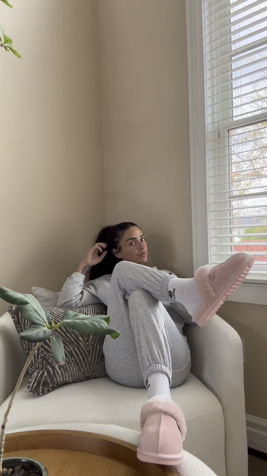 If you know me, you know I’m all about staying cozy! These slippers have memory foam insoles that make them SO comfortable, plus they’re machine washable! 🙌 @Dearfoams

#LTKShoeCrush #LTKGiftGuide #LTKWatchNow