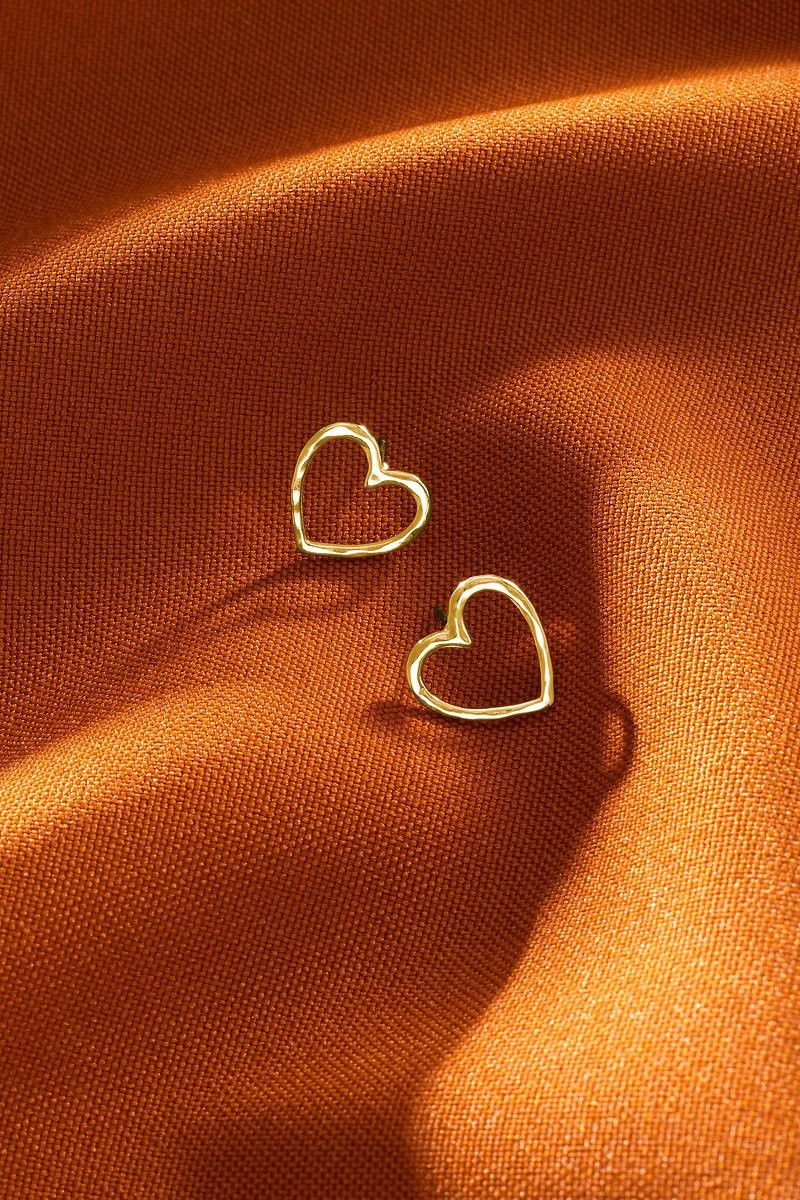 Essential Hammered Heart Studs | Stella & Dot (US)