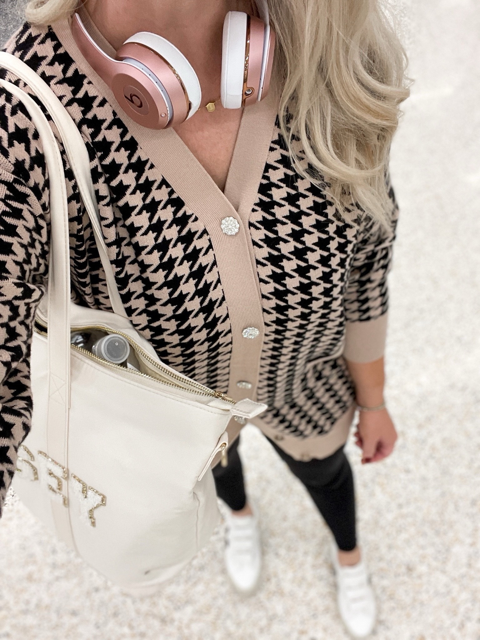 This houndstooth cardigan is on sale for $12.99!! 

#LTKFindsUnder50 #LTKSaleAlert