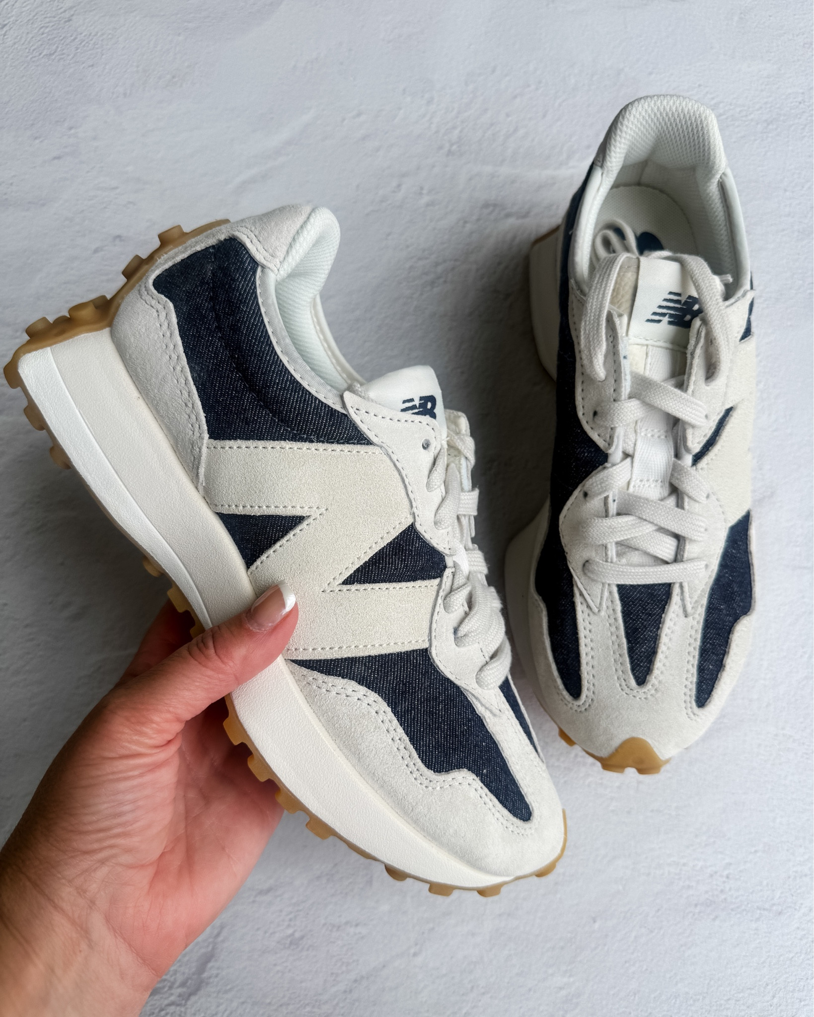 New Balance & CALIA Women's 327 Shoes in Denim/Sea Salt/Bluebird

#LTKfitnessgoals #LTKmomlife #LTKActive