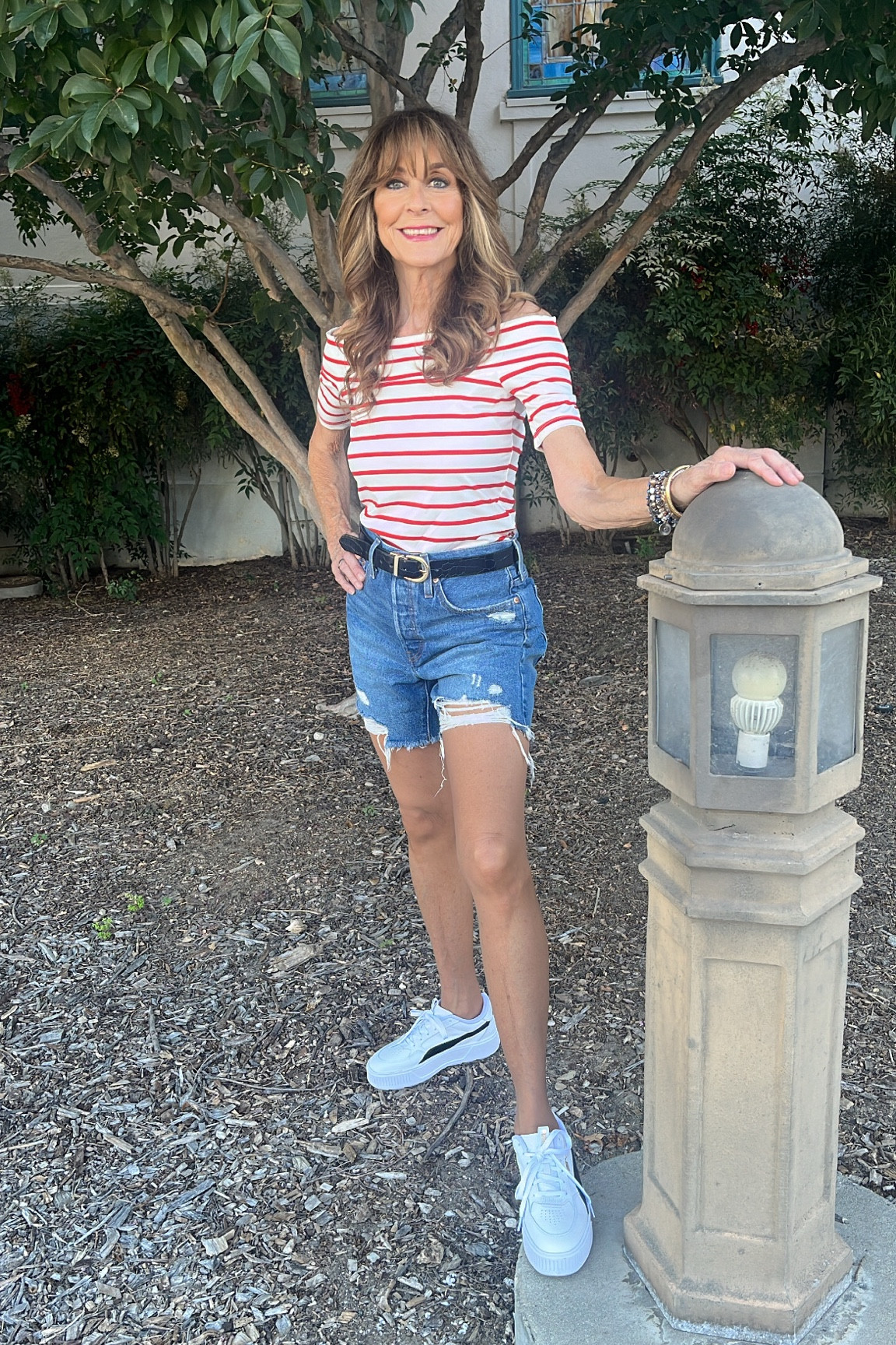 These 501 Levi’s distressed denim shorts are my summer go to! #shorts #jeans #jeanshorts #levis #501levis

#LTKSeasonal