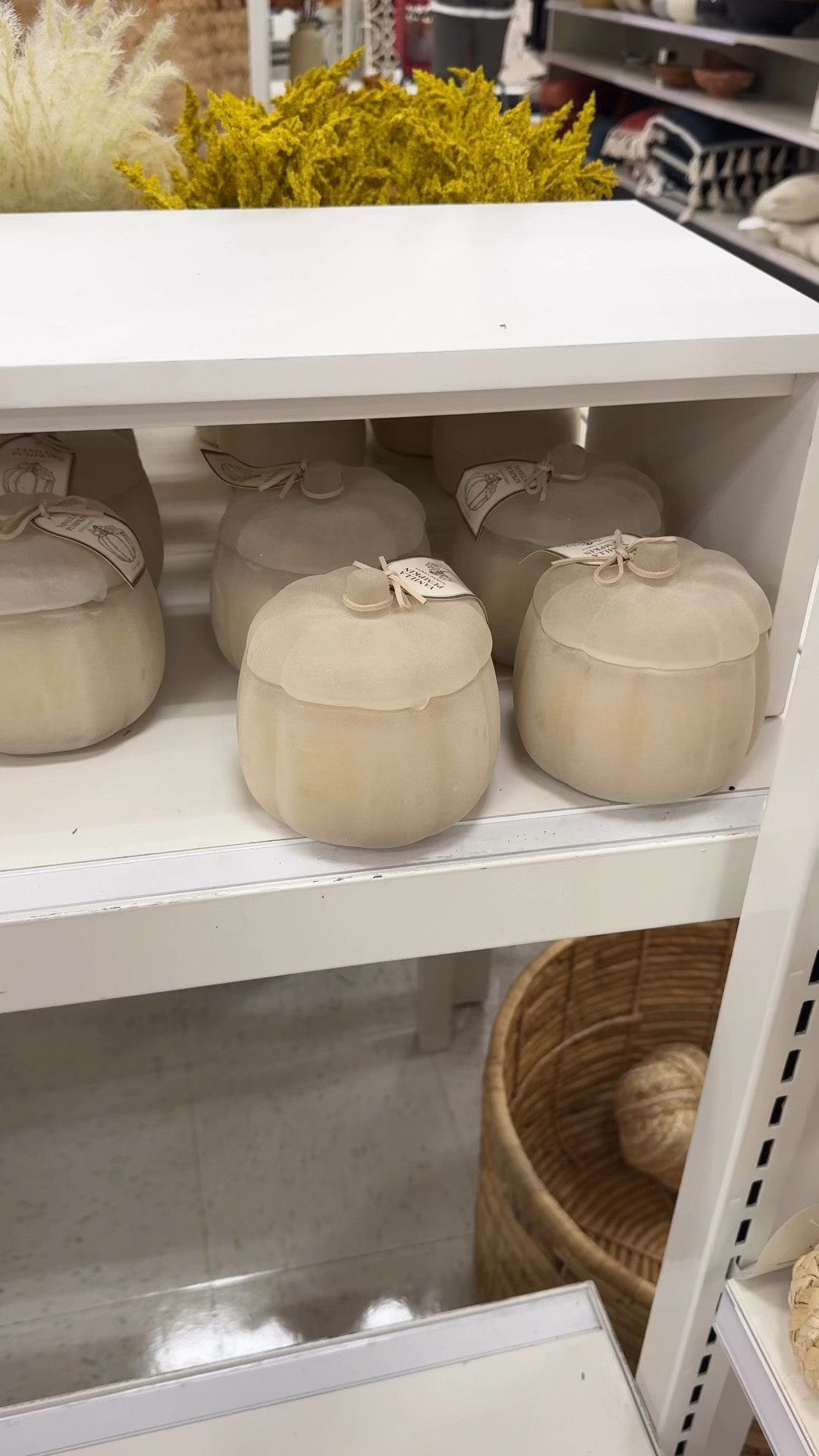 Pumpkin shaped glass fall candles 


#LTKSeasonal #LTKFindsUnder50 #LTKHome