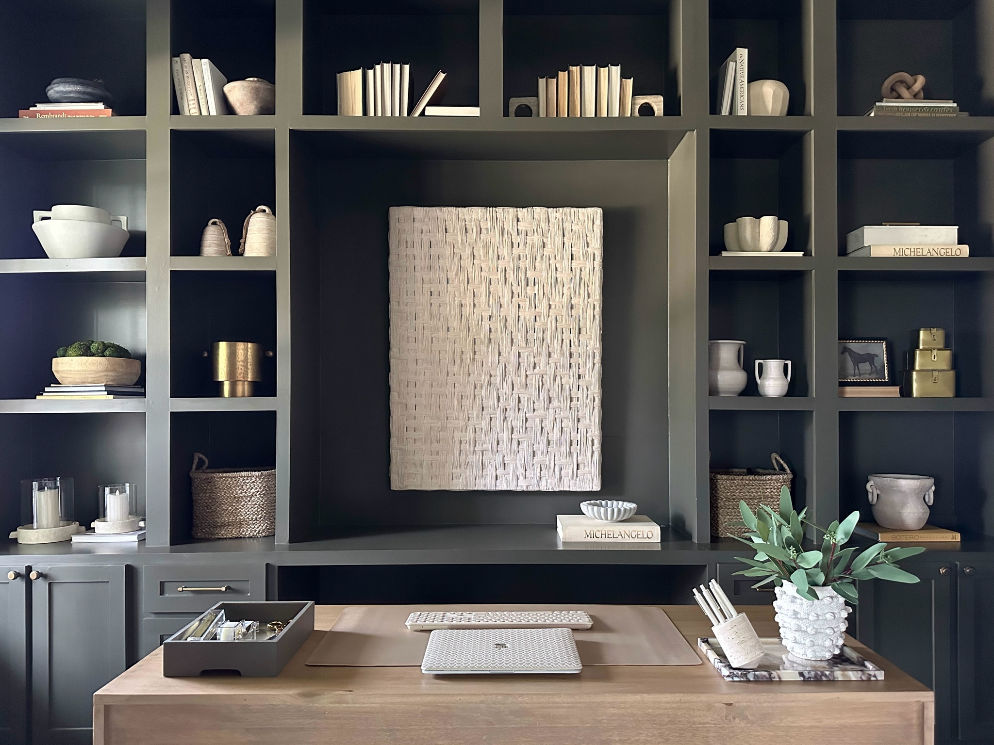 Home Office Styling

Home  home office  office decor  office styling  modern home  neutral wall art  desk accessories  office accessories  textured vase  neutral home decor  faux greenery

#LTKhome #LTKSeasonal #LTKstyletip