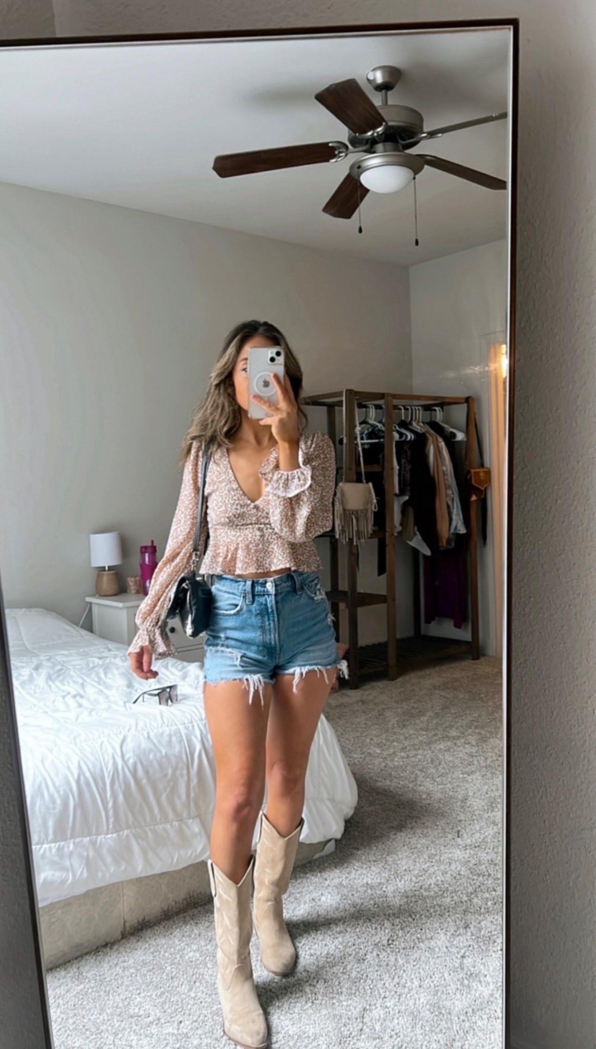 Perfect outfit for spring ☀️🌱💐🍯
.
.
.
.
.
.
.
#springoutfits #springootd #pasteltop #jeanshorts #suedeboots #womensblouses

#LTKSaleAlert #LTKPetite #LTKootd