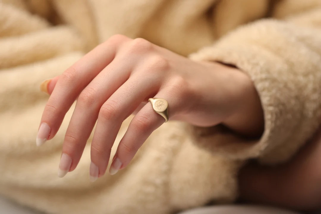 14k & 18k Gold Oval 12MM Signet Ring, Handmade Engraved Oval Signet Ring, Gold Signet, Circle Sig... | Etsy (US)