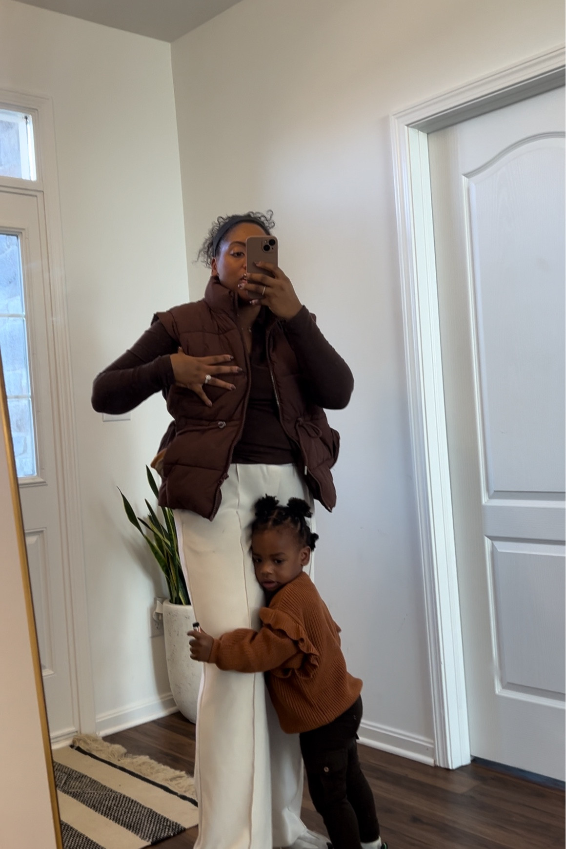 Easy comfortable thanksgiving look! Perfect for the mama on the go. Love chocolate brown color for the season. Linking details here! 

#LTKStyleTip #LTKHoliday #LTKFindsUnder50