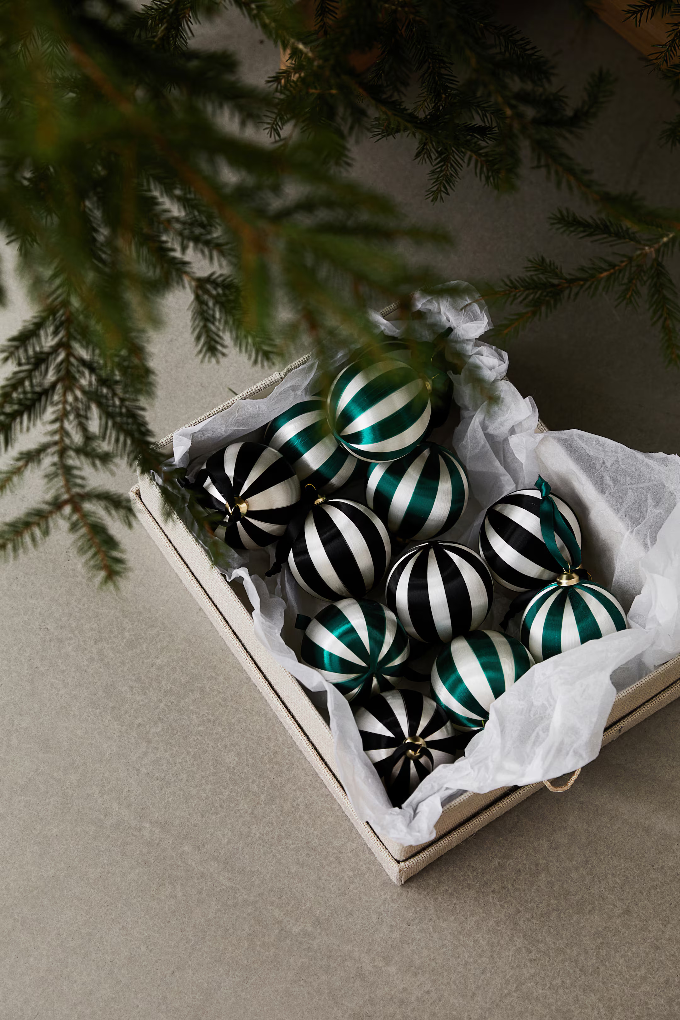 Satin-thread Ornament | H&M (US + CA)